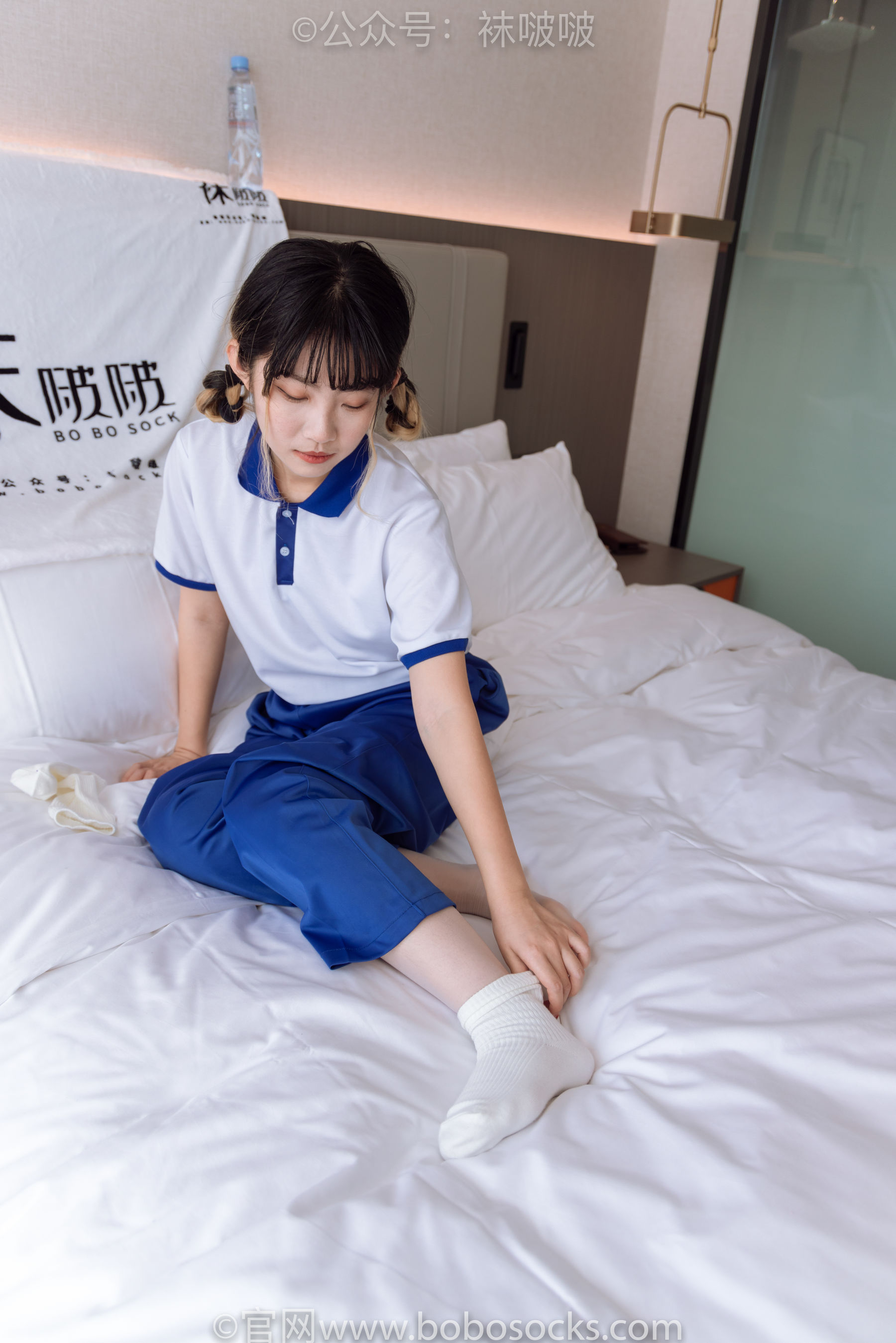 BoBoSocks袜啵啵 No.042 砂糖-校服、板鞋、白棉袜、油亮白丝