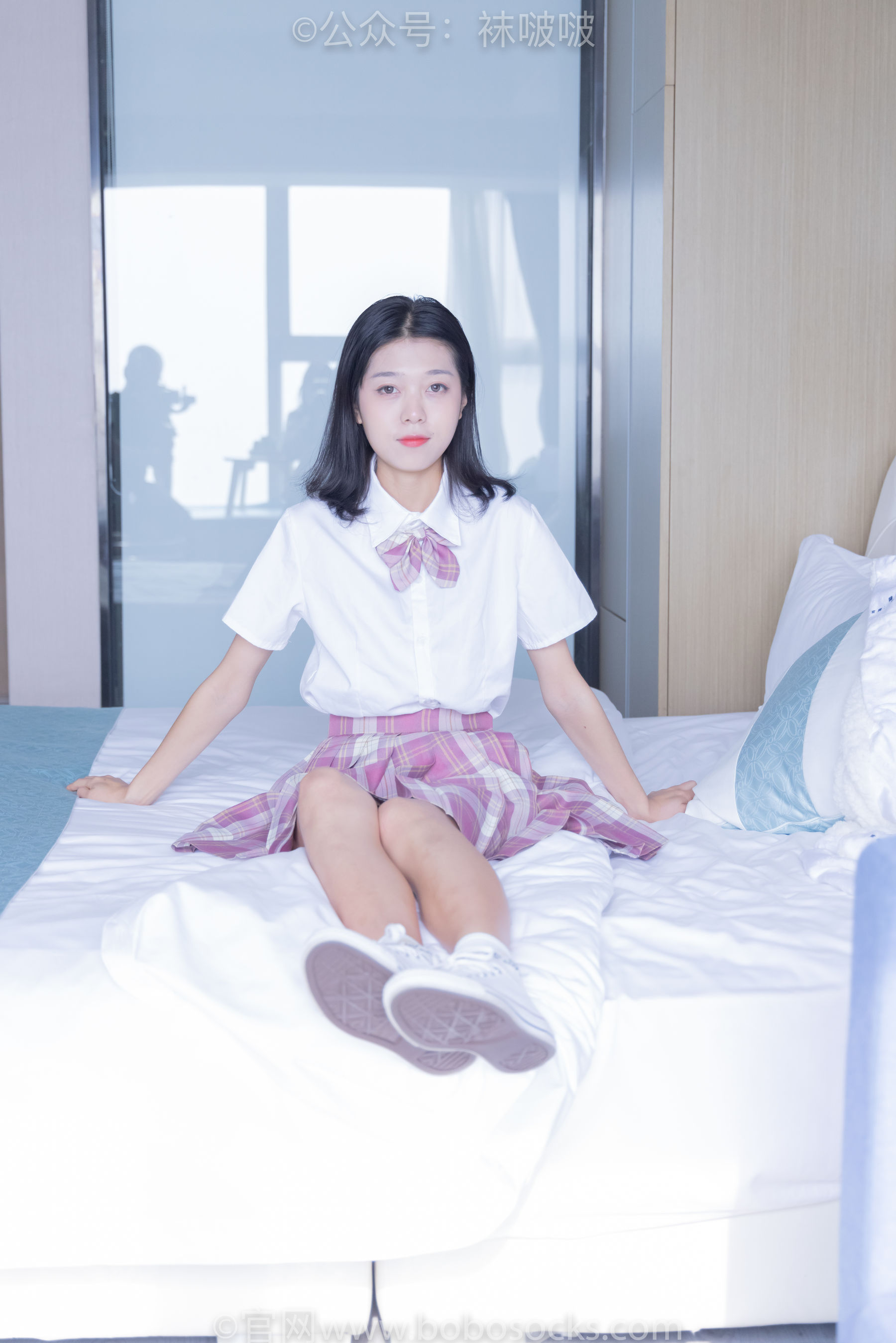 BoBoSocks袜啵啵 No.052 瑶瑶-JK制服、帆布鞋、白棉袜、裸足