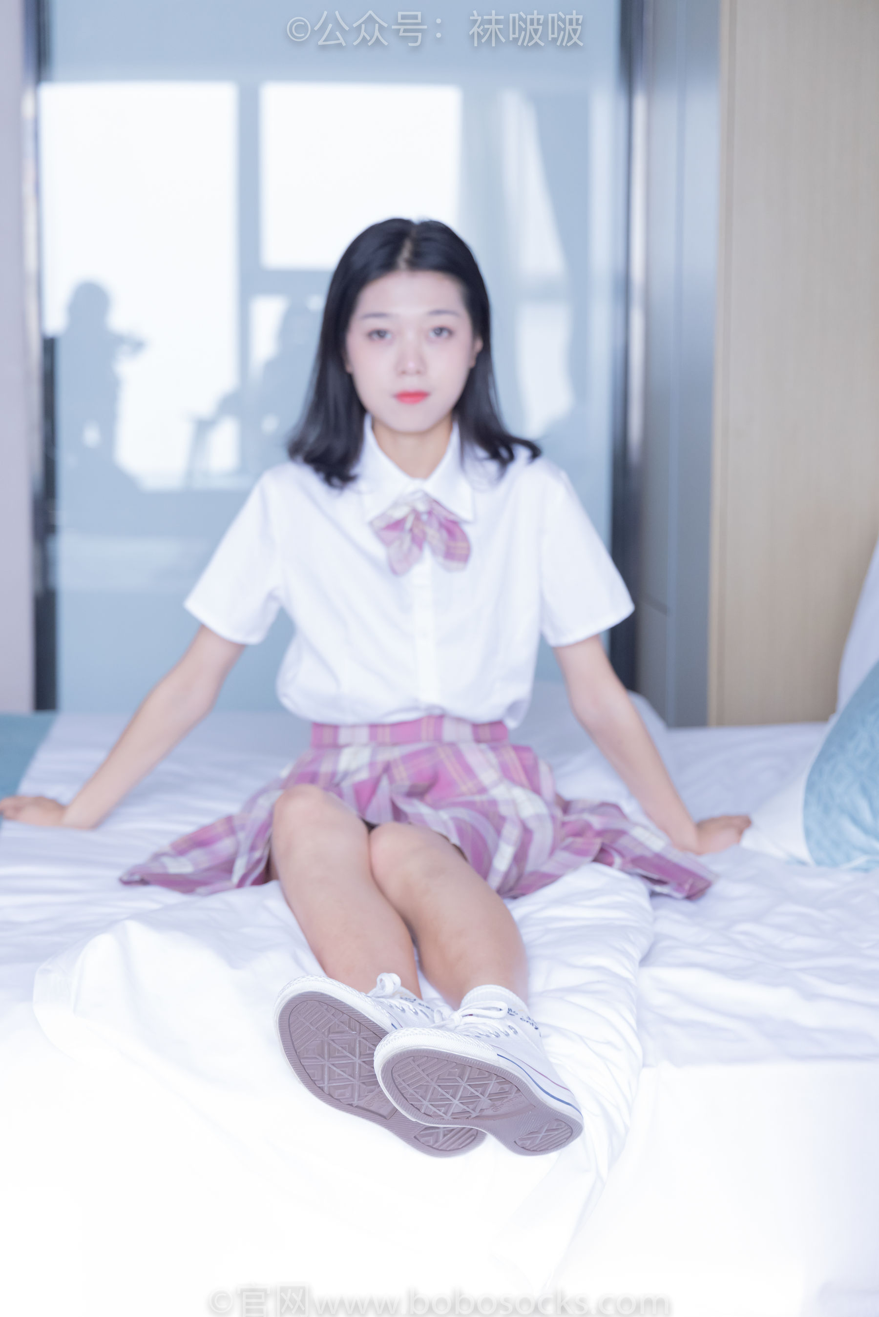 BoBoSocks袜啵啵 No.052 瑶瑶-JK制服、帆布鞋、白棉袜、裸足
