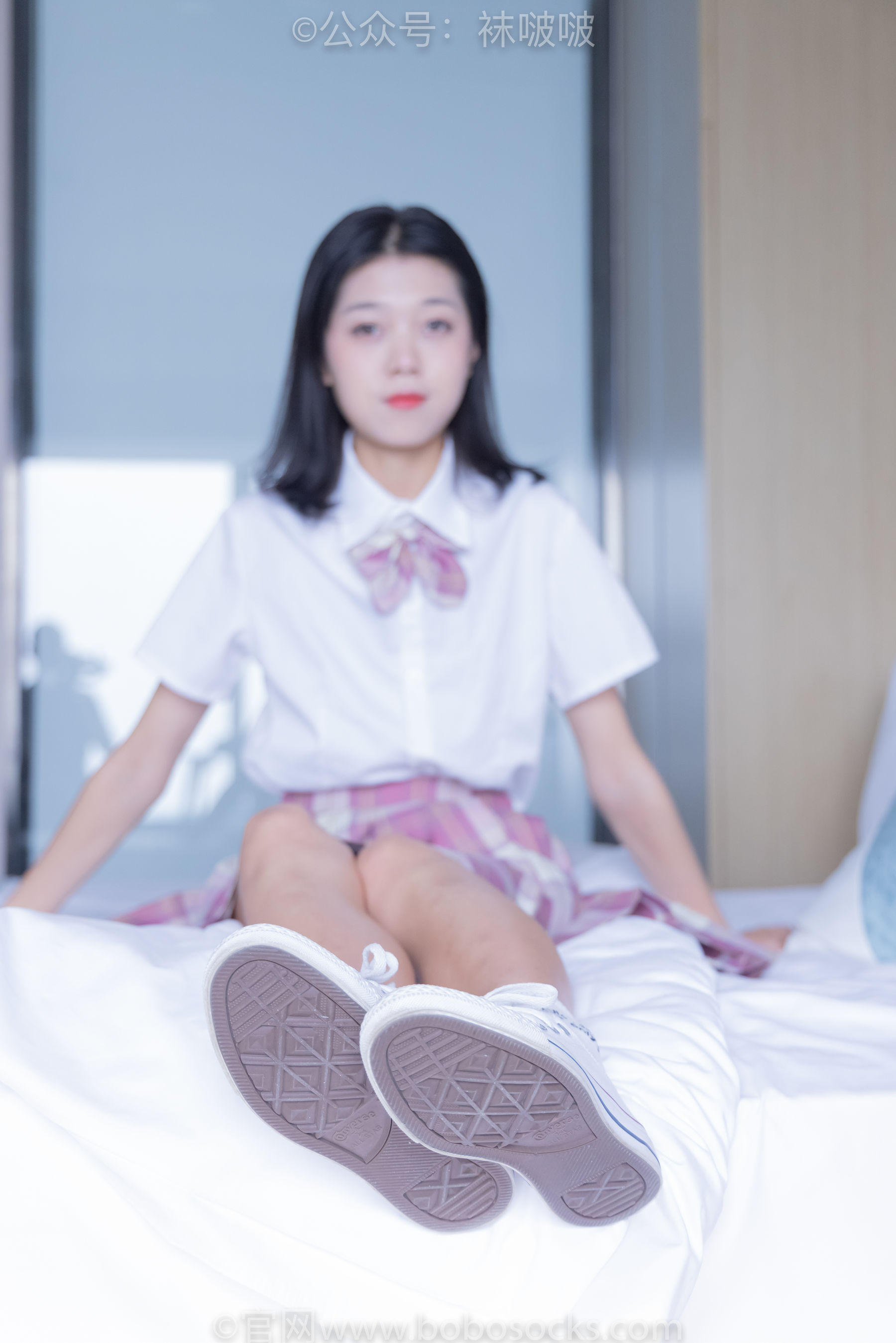 BoBoSocks袜啵啵 No.052 瑶瑶-JK制服、帆布鞋、白棉袜、裸足