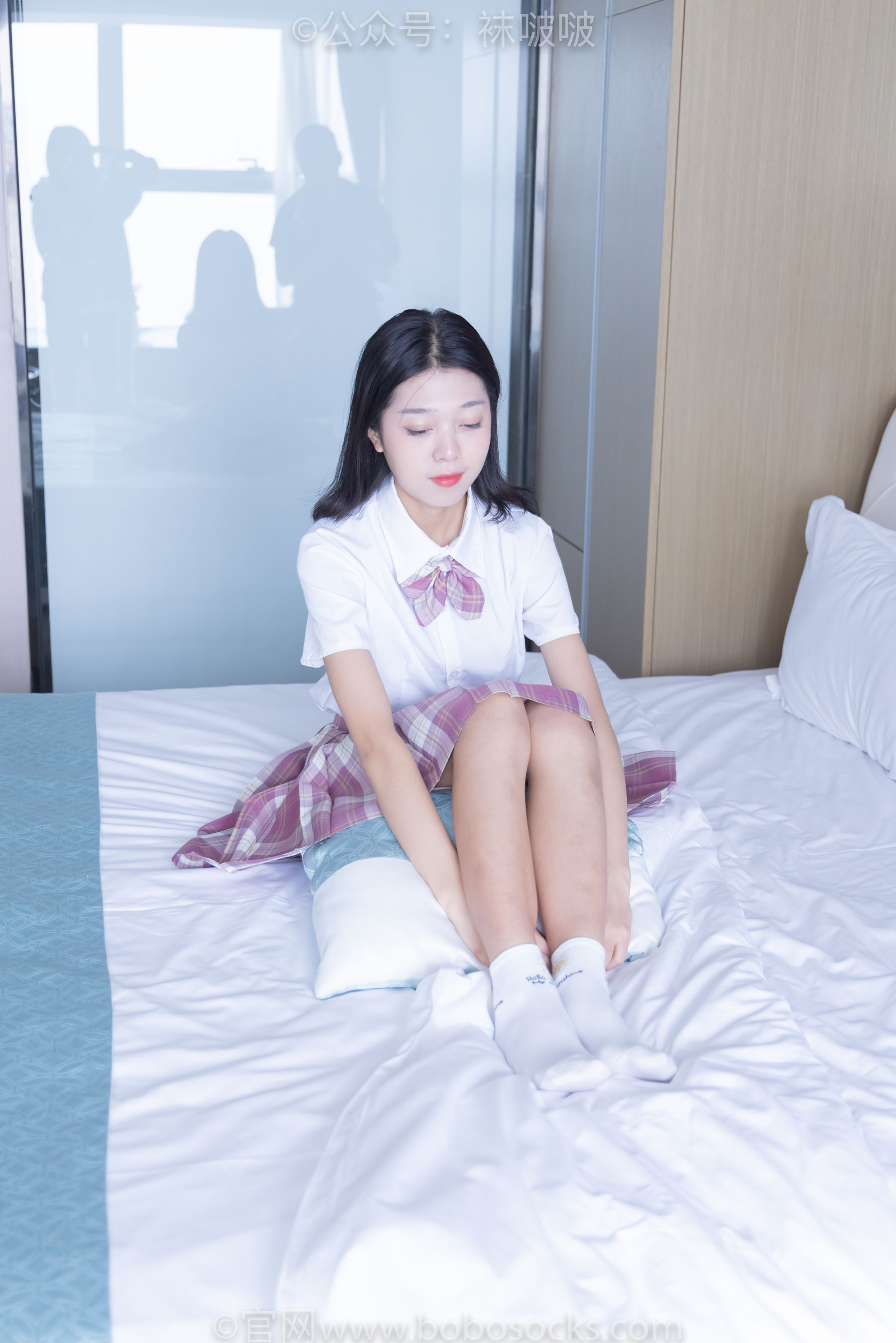BoBoSocks袜啵啵 No.052 瑶瑶-JK制服、帆布鞋、白棉袜、裸足