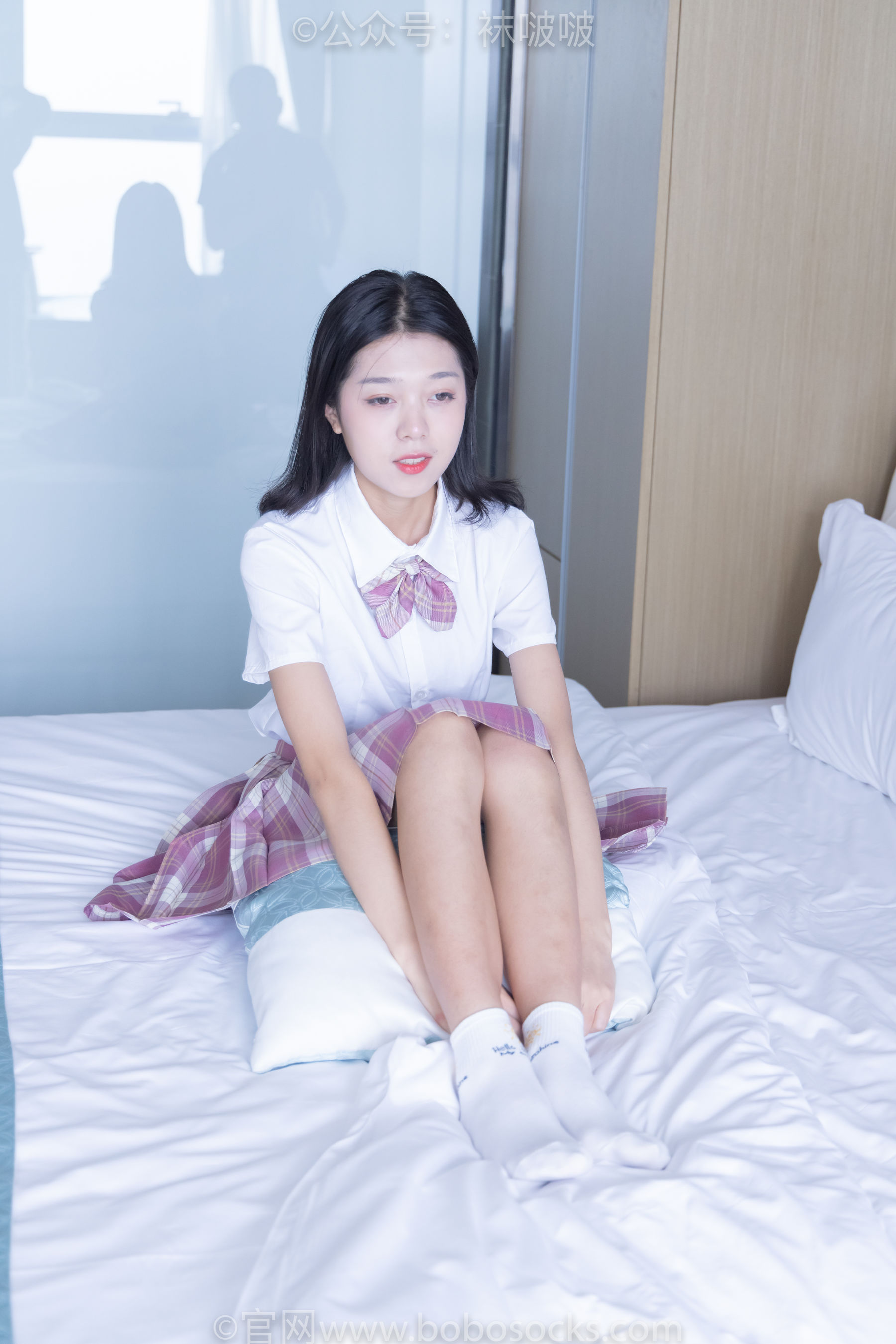 BoBoSocks袜啵啵 No.052 瑶瑶-JK制服、帆布鞋、白棉袜、裸足