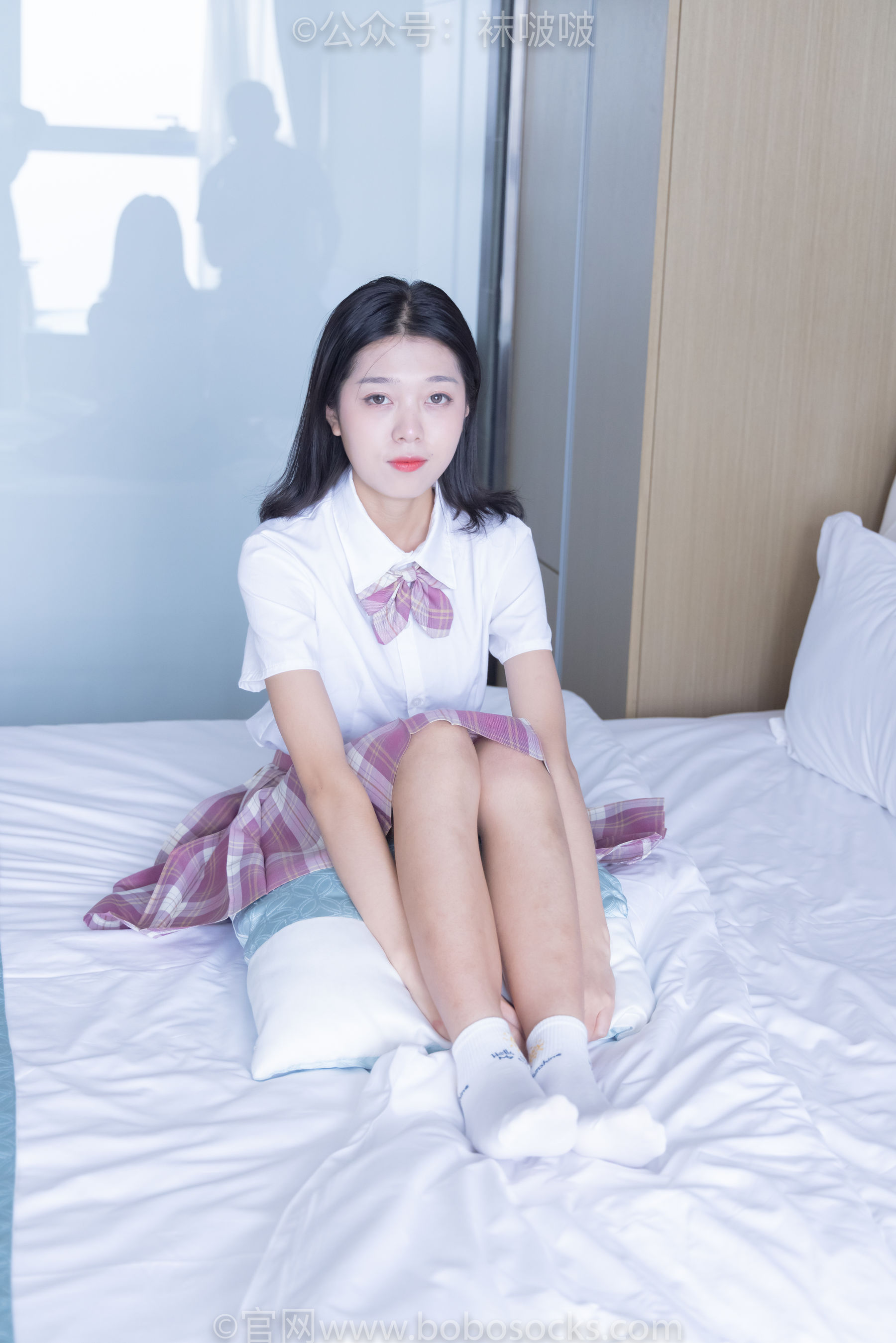 BoBoSocks袜啵啵 No.052 瑶瑶-JK制服、帆布鞋、白棉袜、裸足