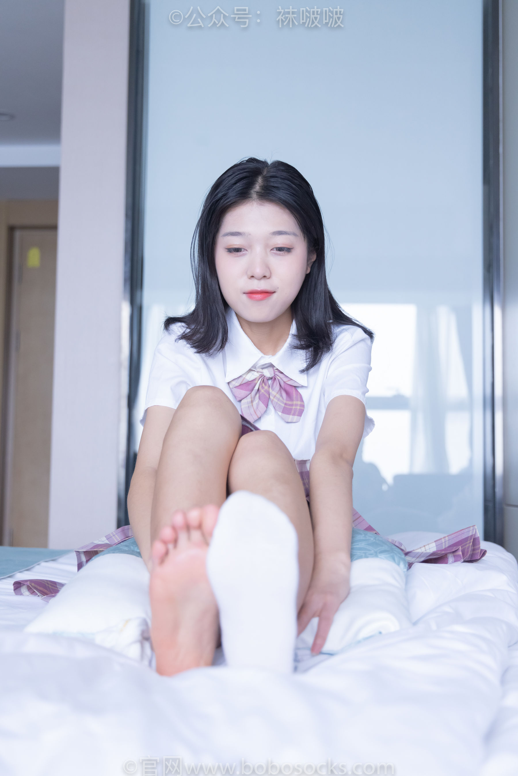 BoBoSocks袜啵啵 No.052 瑶瑶-JK制服、帆布鞋、白棉袜、裸足