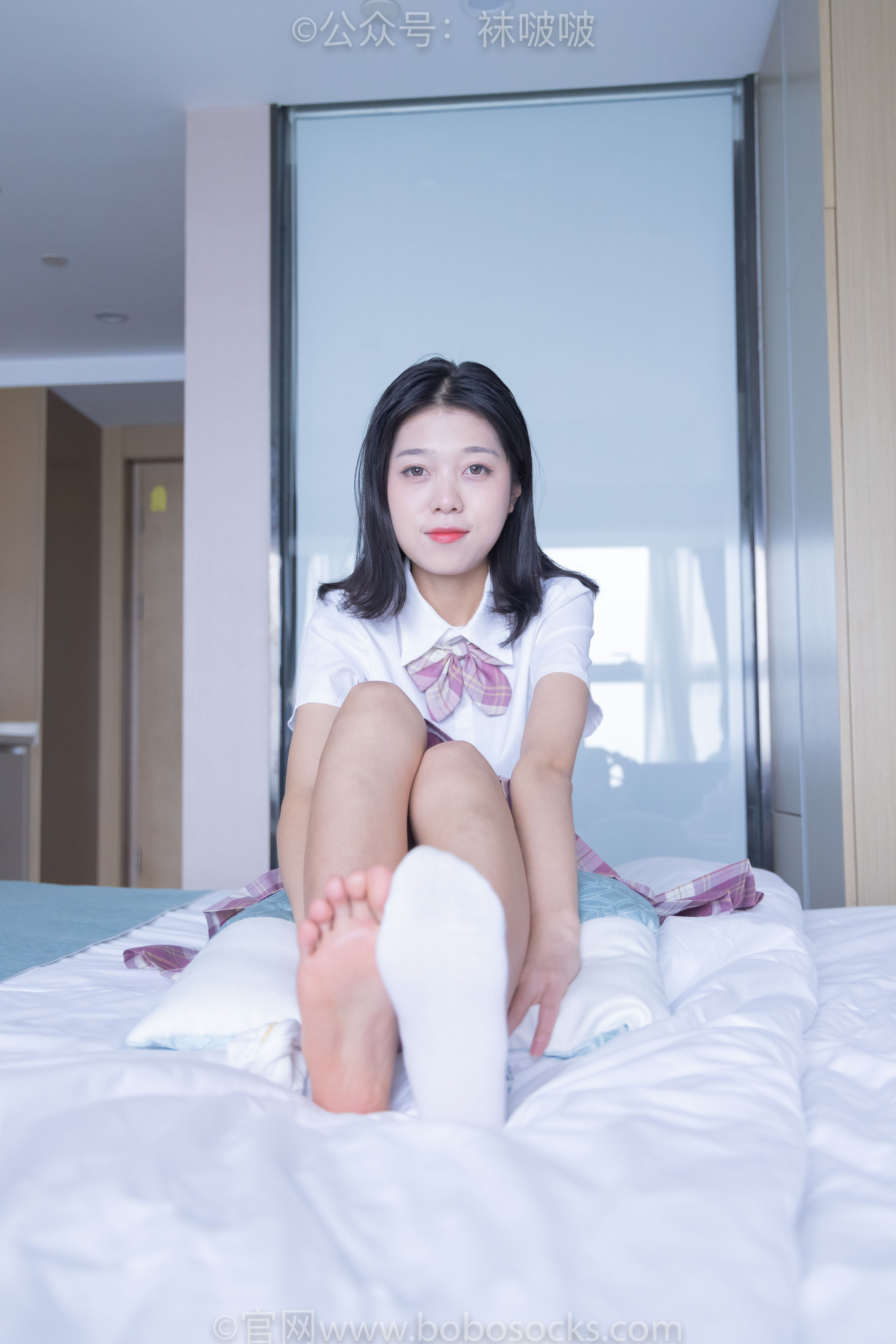 BoBoSocks袜啵啵 No.052 瑶瑶-JK制服、帆布鞋、白棉袜、裸足