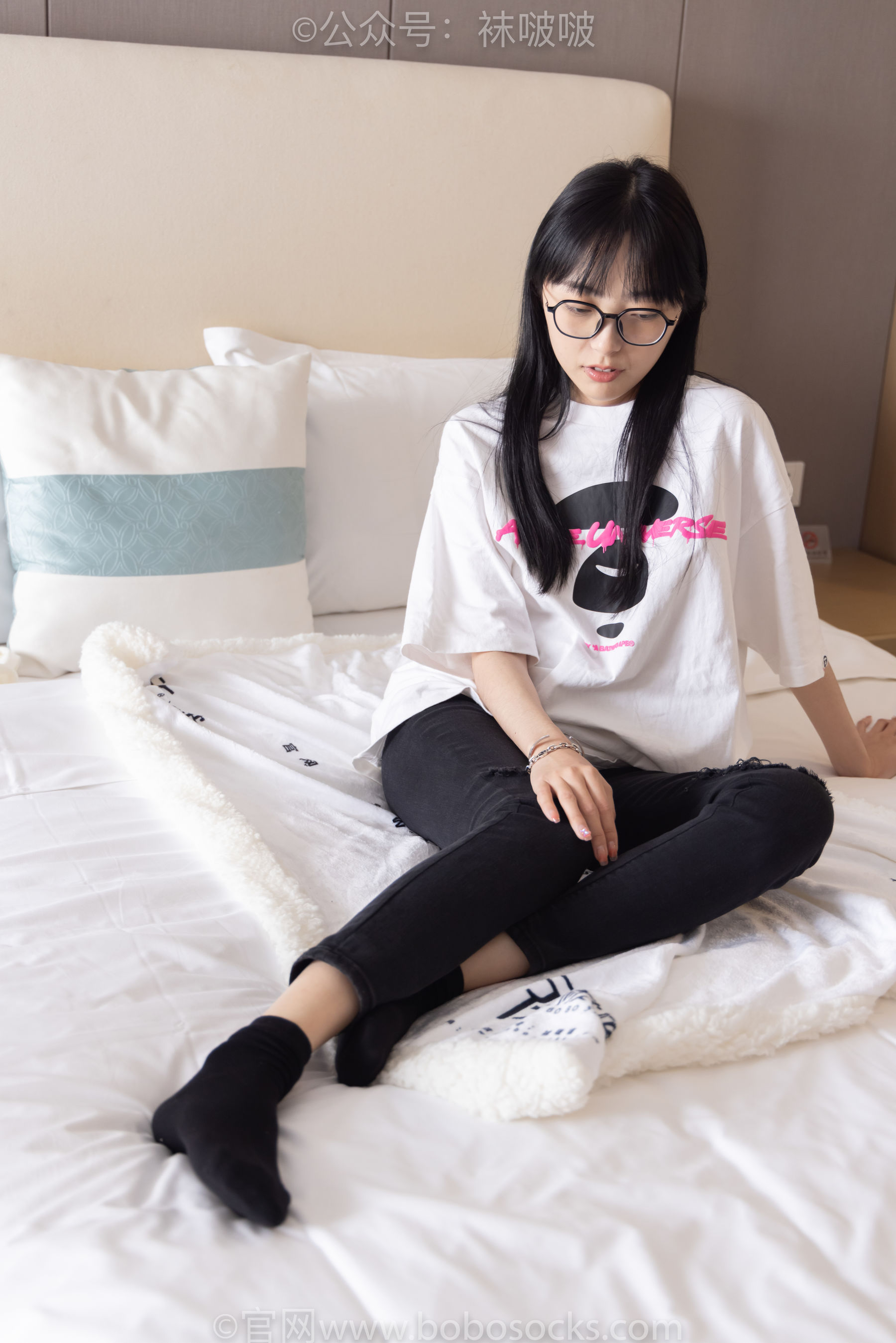 BoBoSocks袜啵啵 No.055 稚予-斯凯奇运动鞋、白棉袜、黑棉袜