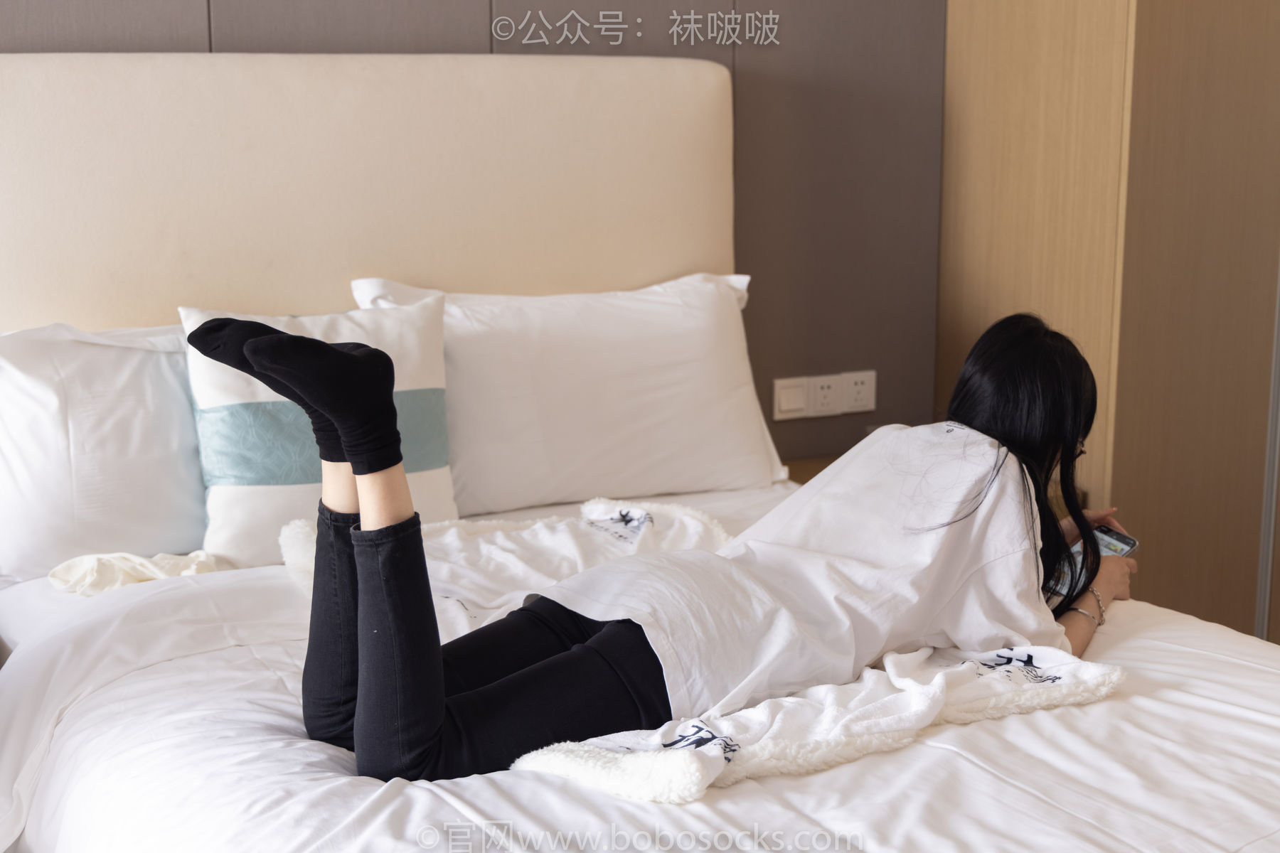 BoBoSocks袜啵啵 No.055 稚予-斯凯奇运动鞋、白棉袜、黑棉袜