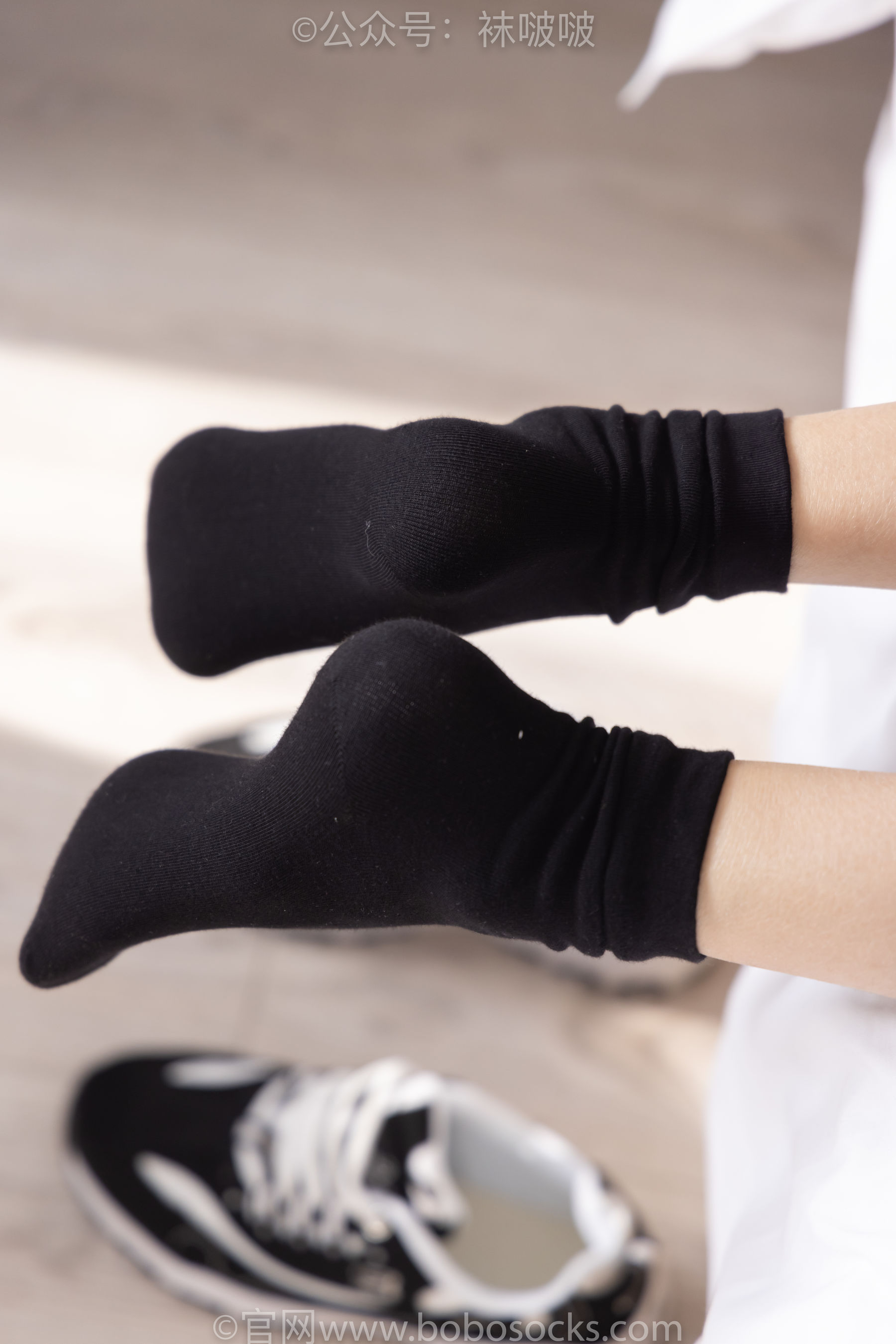 BoBoSocks袜啵啵 No.055 稚予-斯凯奇运动鞋、白棉袜、黑棉袜