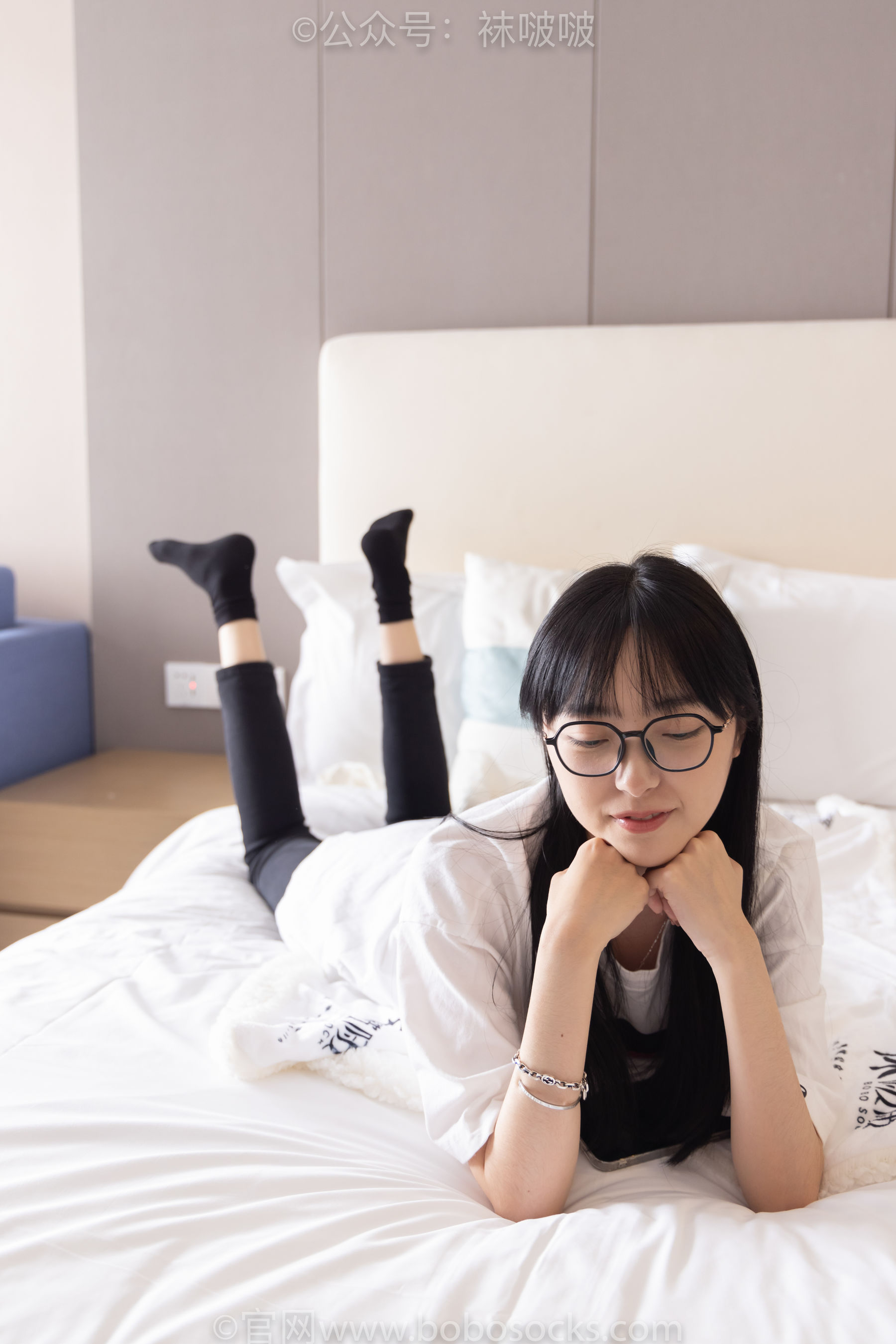 BoBoSocks袜啵啵 No.055 稚予-斯凯奇运动鞋、白棉袜、黑棉袜