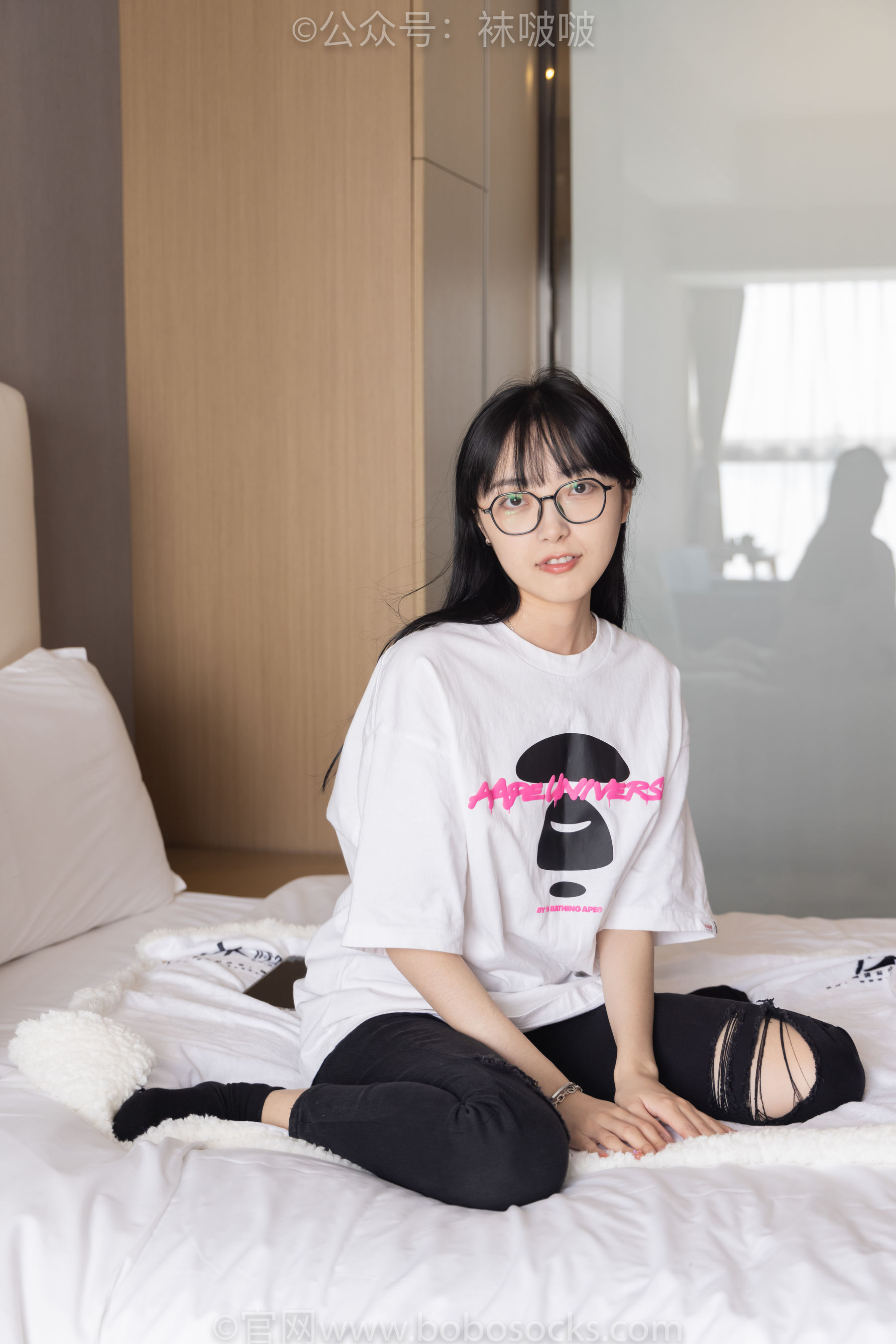 BoBoSocks袜啵啵 No.055 稚予-斯凯奇运动鞋、白棉袜、黑棉袜