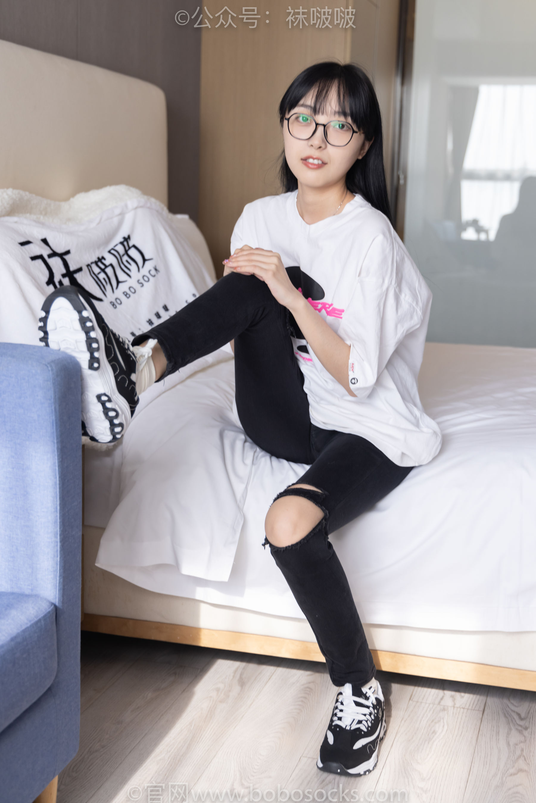 BoBoSocks袜啵啵 No.055 稚予-斯凯奇运动鞋、白棉袜、黑棉袜