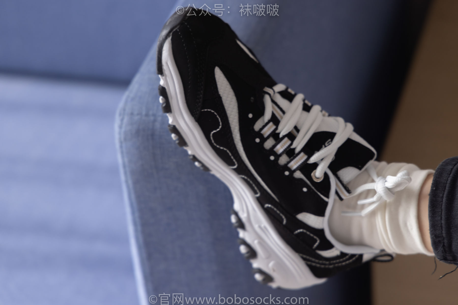 BoBoSocks袜啵啵 No.055 稚予-斯凯奇运动鞋、白棉袜、黑棉袜