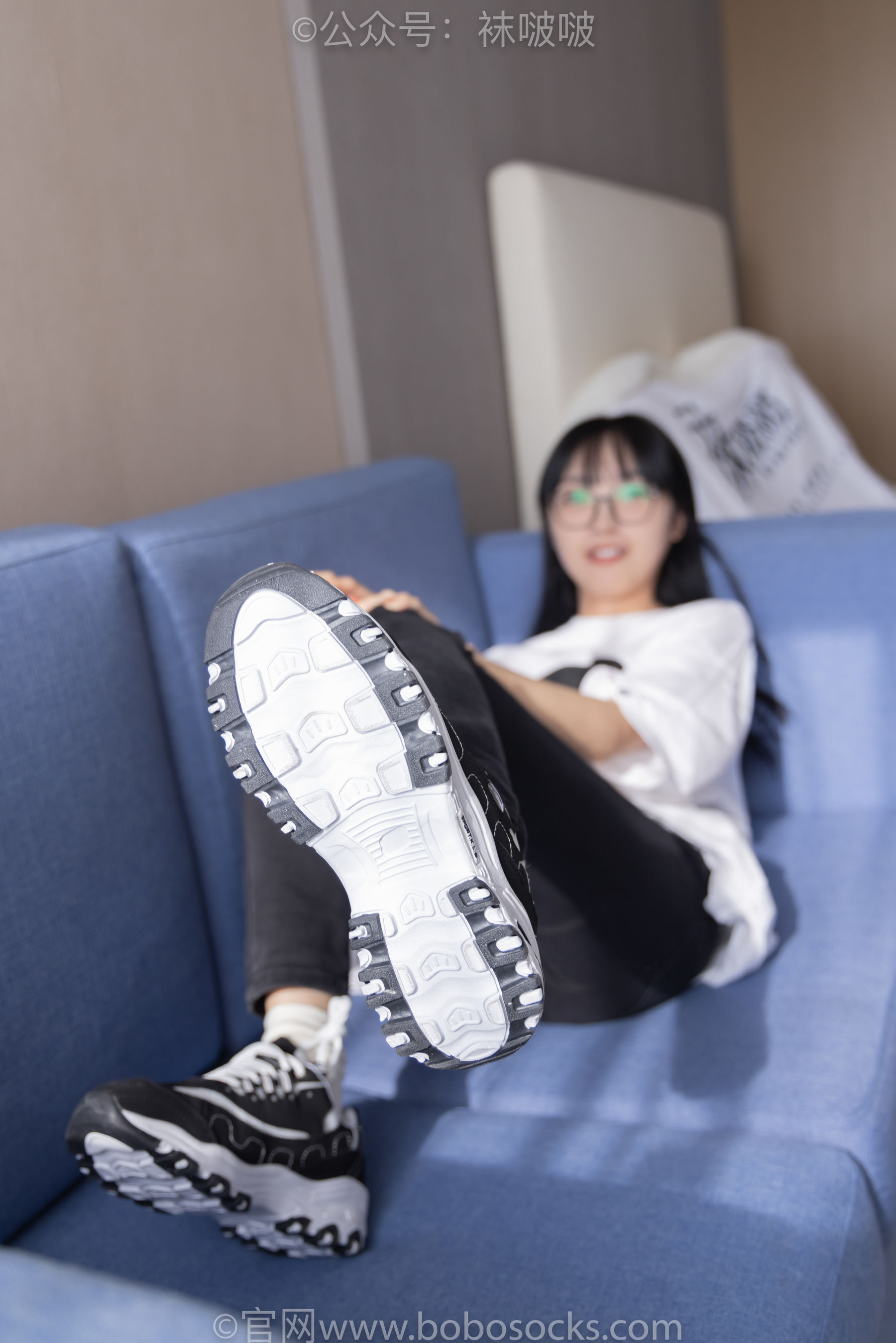 BoBoSocks袜啵啵 No.055 稚予-斯凯奇运动鞋、白棉袜、黑棉袜