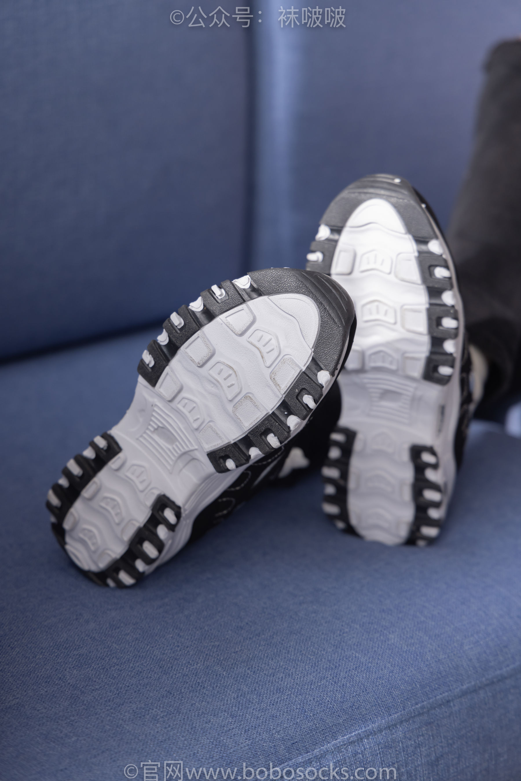 BoBoSocks袜啵啵 No.055 稚予-斯凯奇运动鞋、白棉袜、黑棉袜