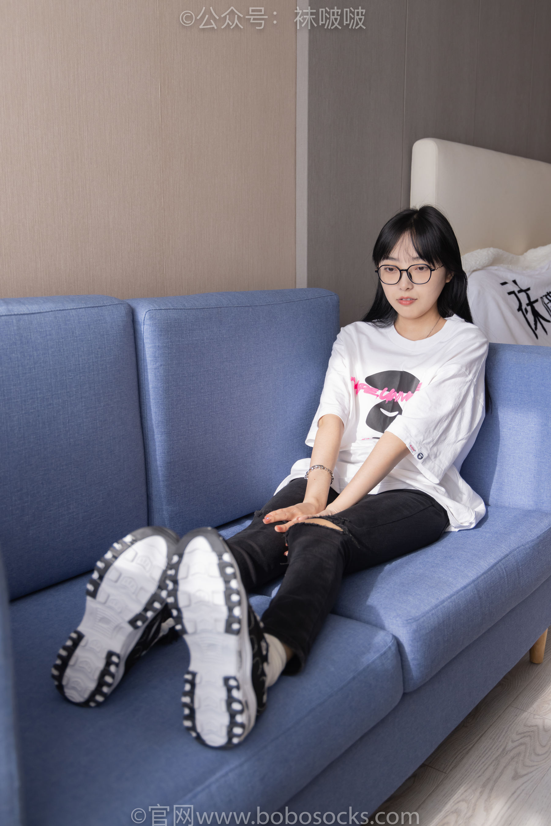 BoBoSocks袜啵啵 No.055 稚予-斯凯奇运动鞋、白棉袜、黑棉袜