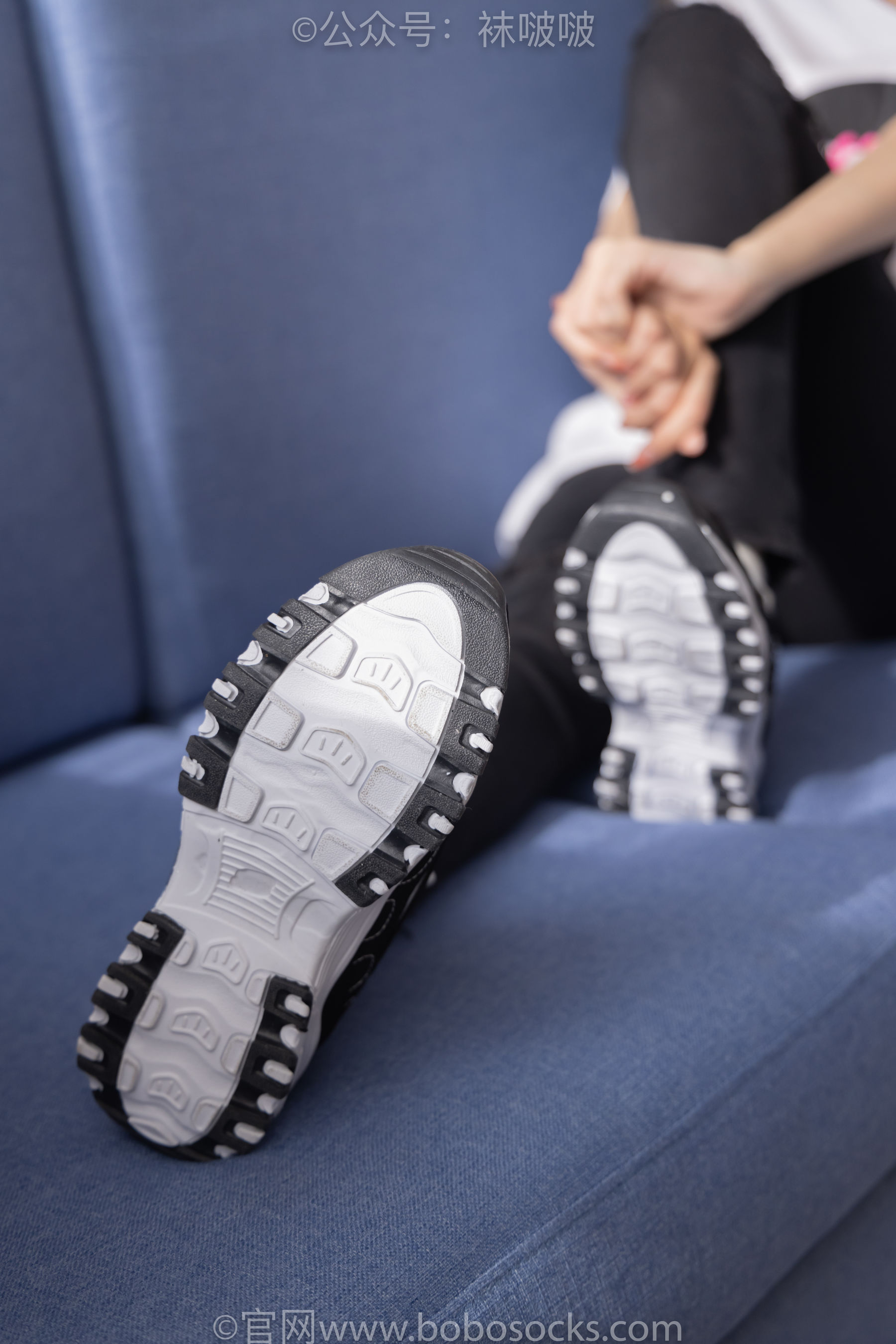 BoBoSocks袜啵啵 No.055 稚予-斯凯奇运动鞋、白棉袜、黑棉袜