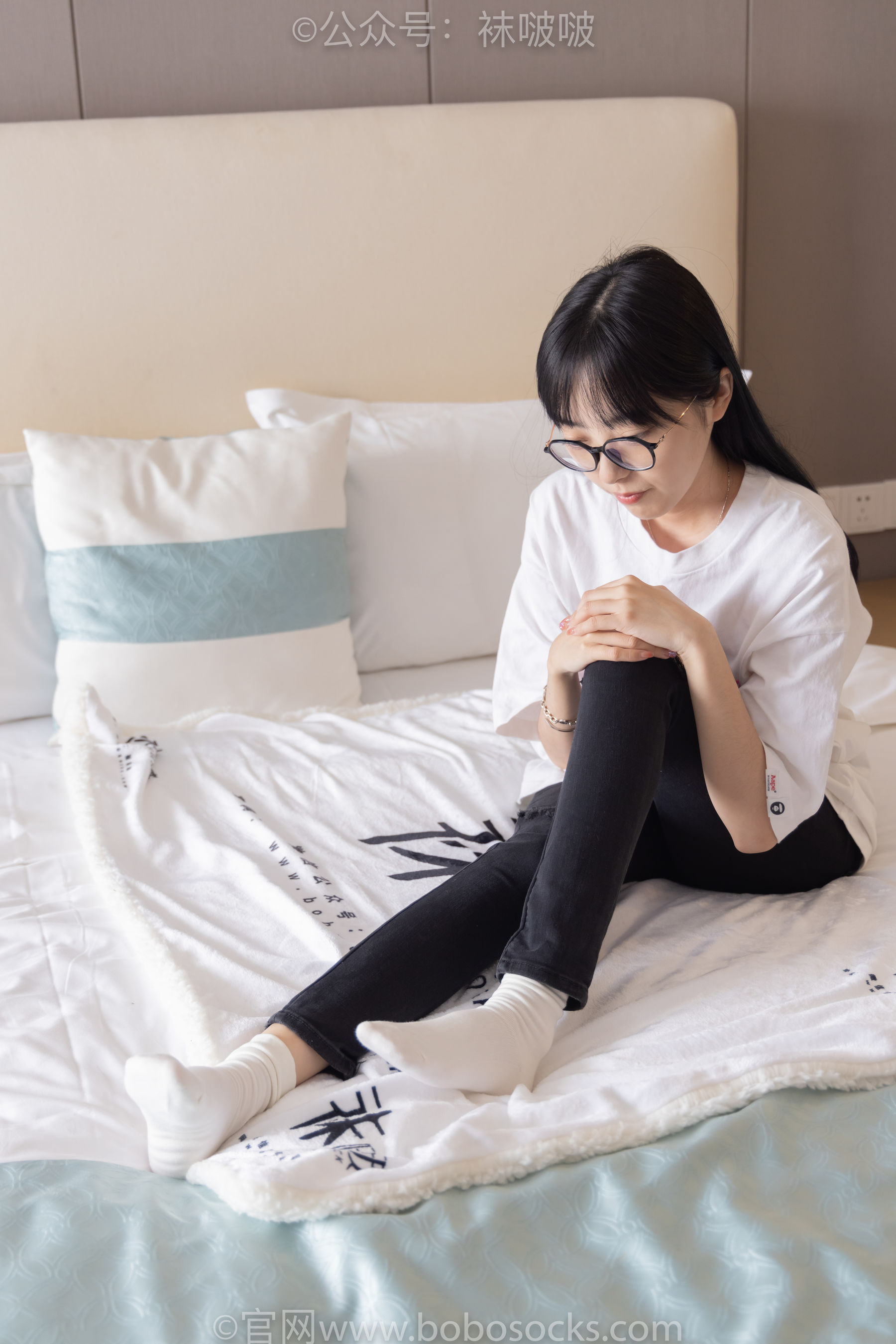 BoBoSocks袜啵啵 No.055 稚予-斯凯奇运动鞋、白棉袜、黑棉袜
