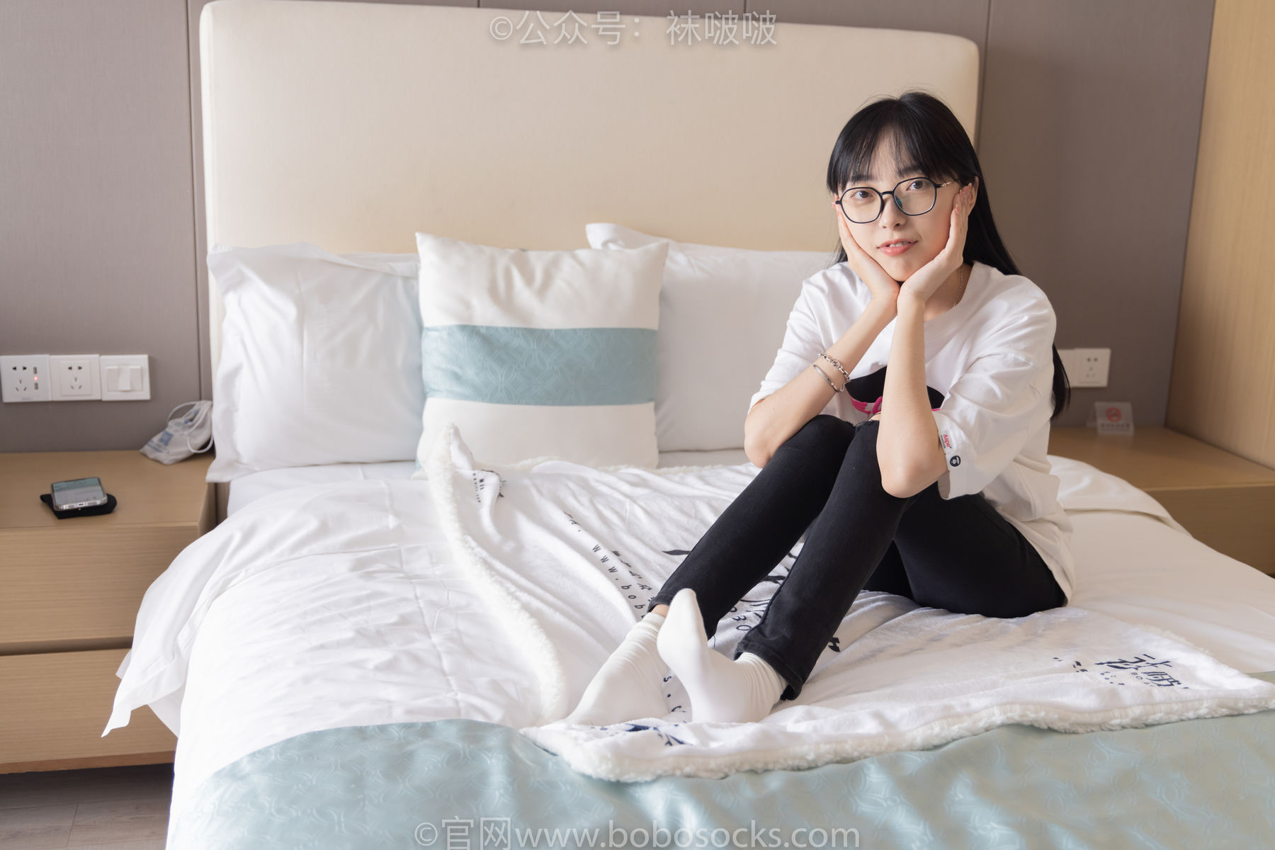 BoBoSocks袜啵啵 No.055 稚予-斯凯奇运动鞋、白棉袜、黑棉袜