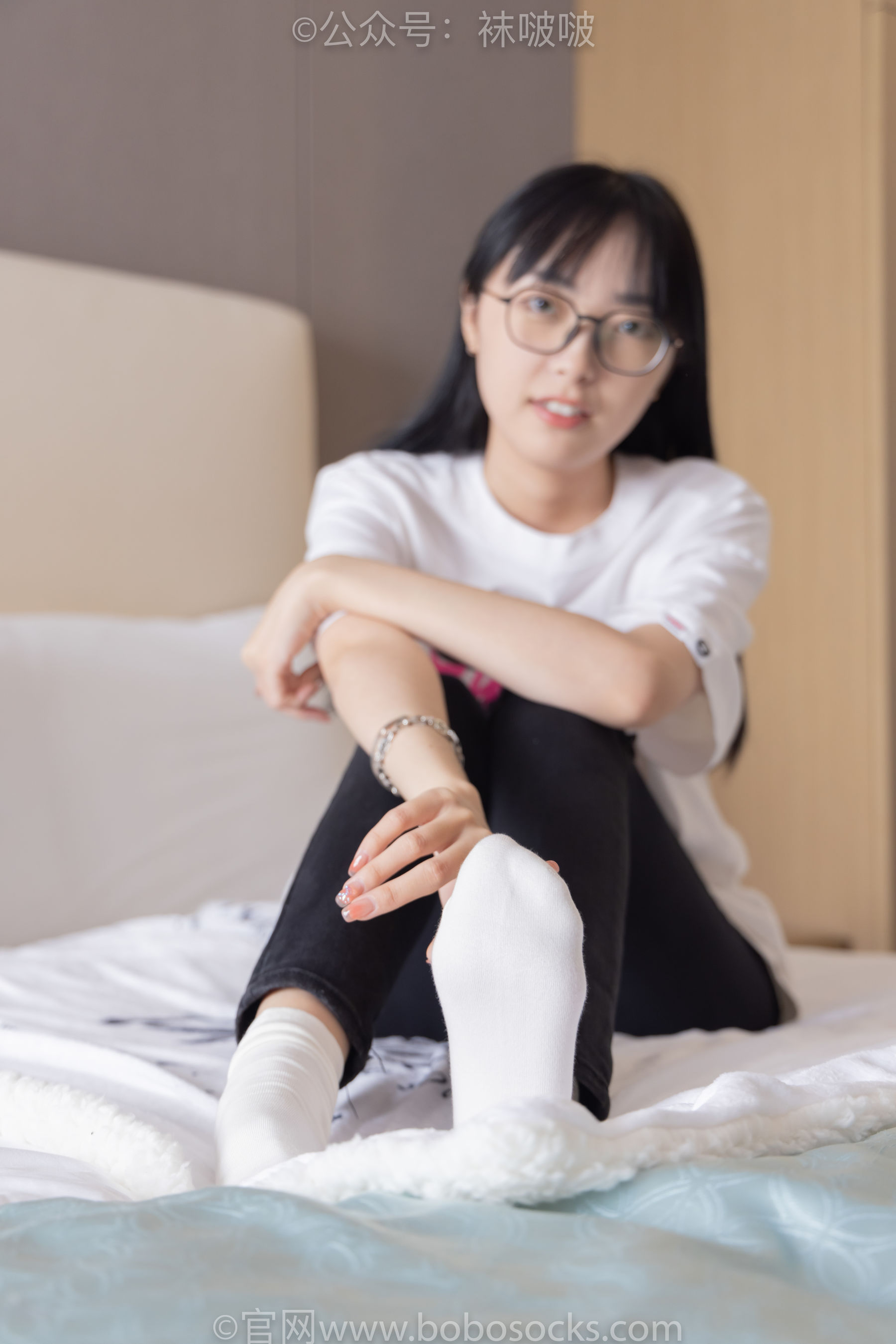 BoBoSocks袜啵啵 No.055 稚予-斯凯奇运动鞋、白棉袜、黑棉袜
