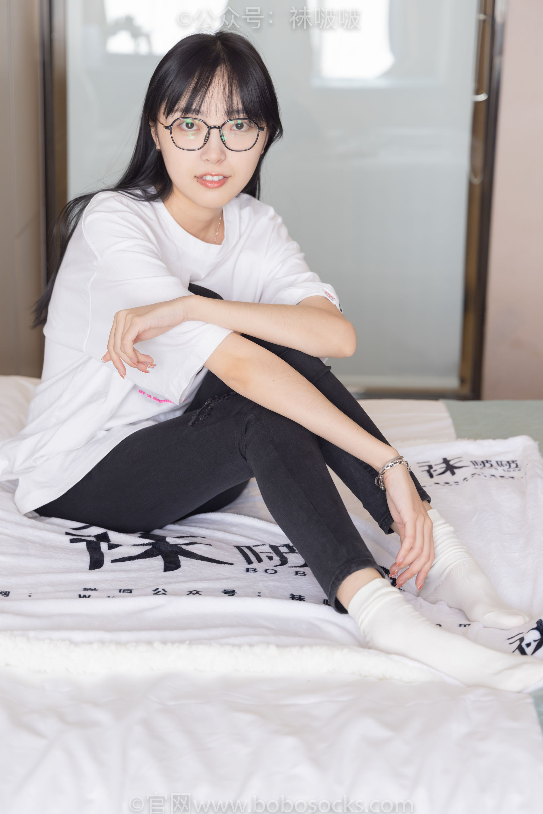 BoBoSocks袜啵啵 No.055 稚予-斯凯奇运动鞋、白棉袜、黑棉袜
