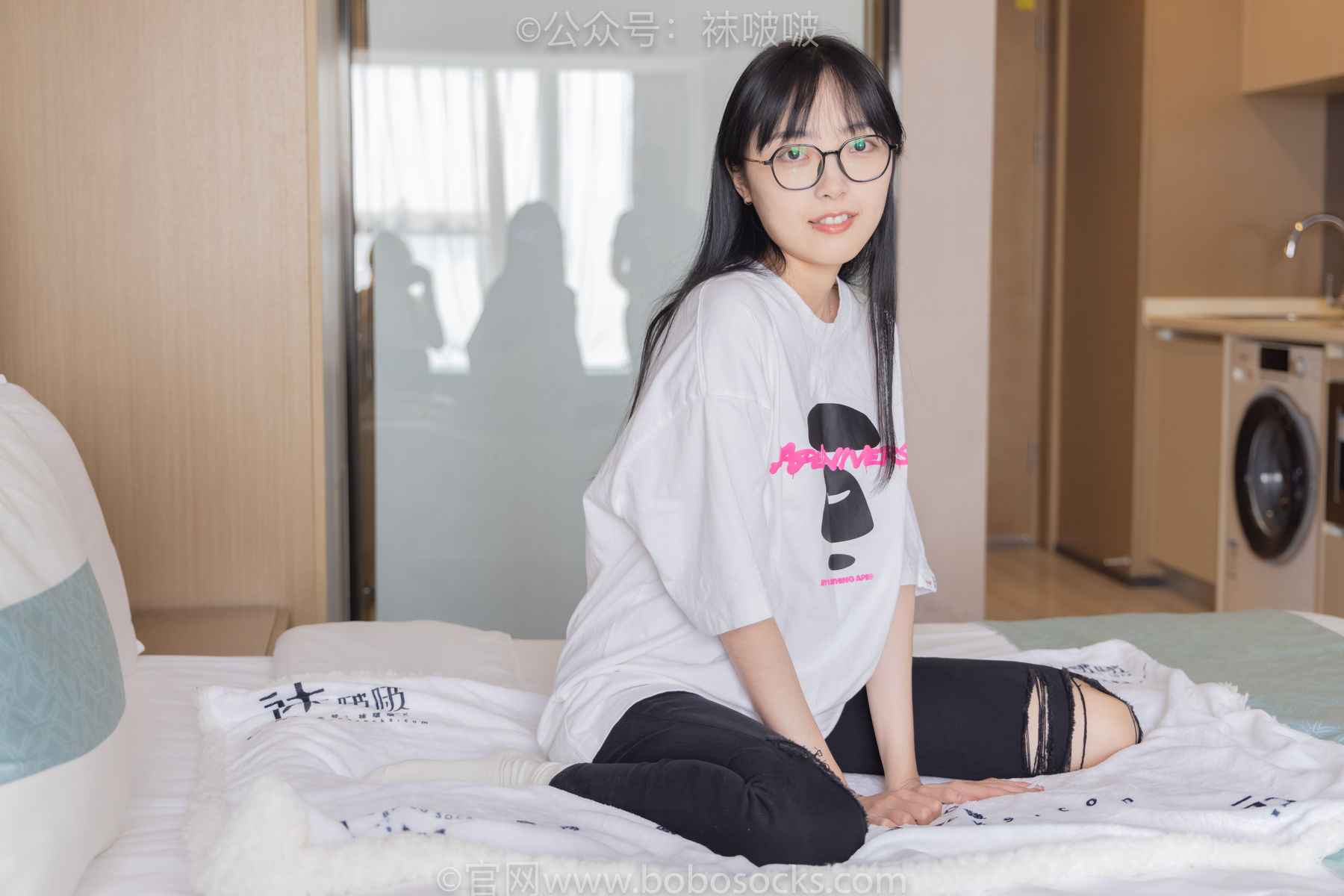 BoBoSocks袜啵啵 No.055 稚予-斯凯奇运动鞋、白棉袜、黑棉袜