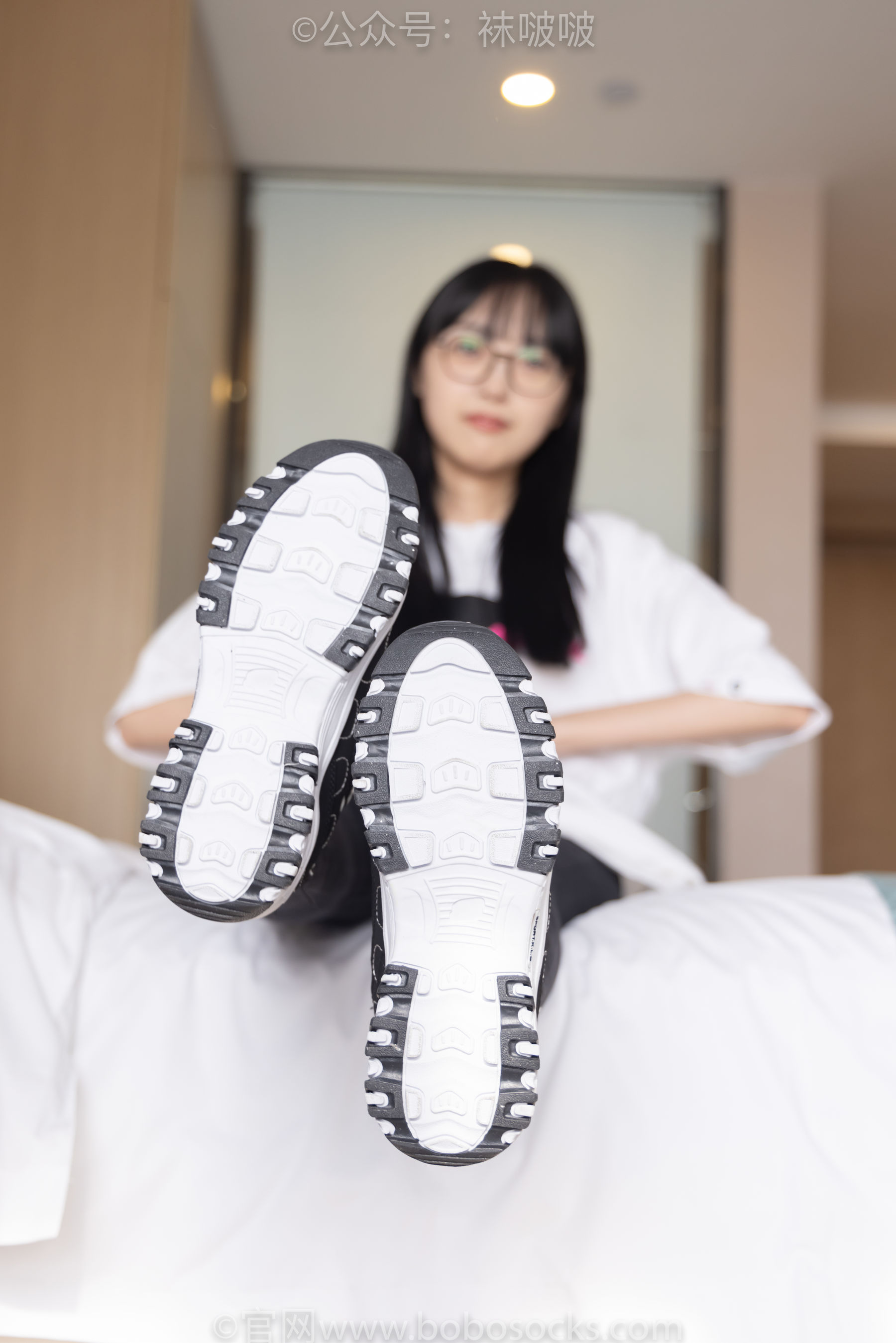BoBoSocks袜啵啵 No.055 稚予-斯凯奇运动鞋、白棉袜、黑棉袜