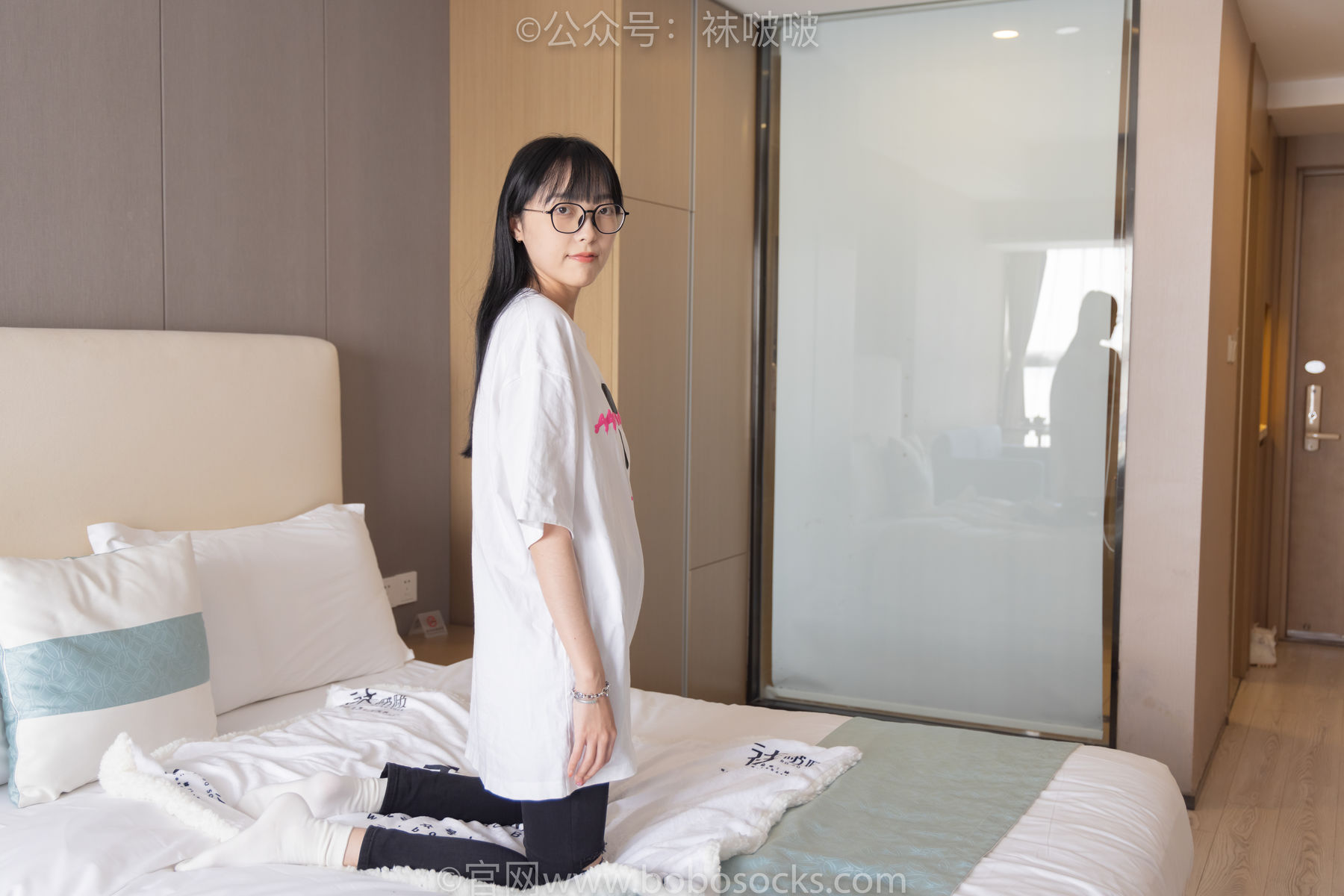 BoBoSocks袜啵啵 No.055 稚予-斯凯奇运动鞋、白棉袜、黑棉袜