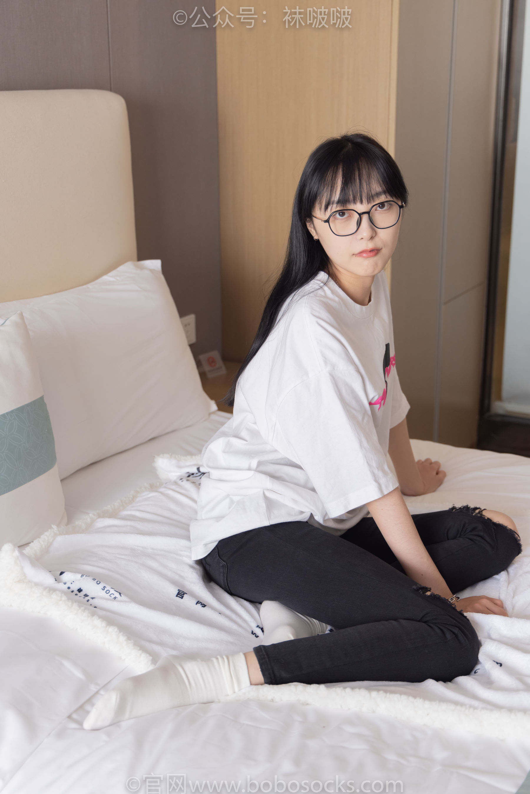 BoBoSocks袜啵啵 No.055 稚予-斯凯奇运动鞋、白棉袜、黑棉袜