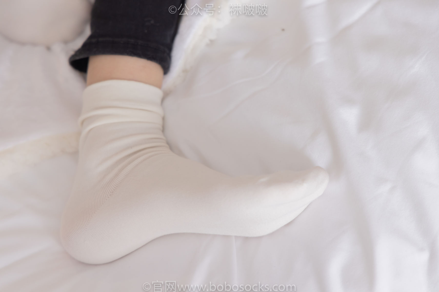 BoBoSocks袜啵啵 No.055 稚予-斯凯奇运动鞋、白棉袜、黑棉袜