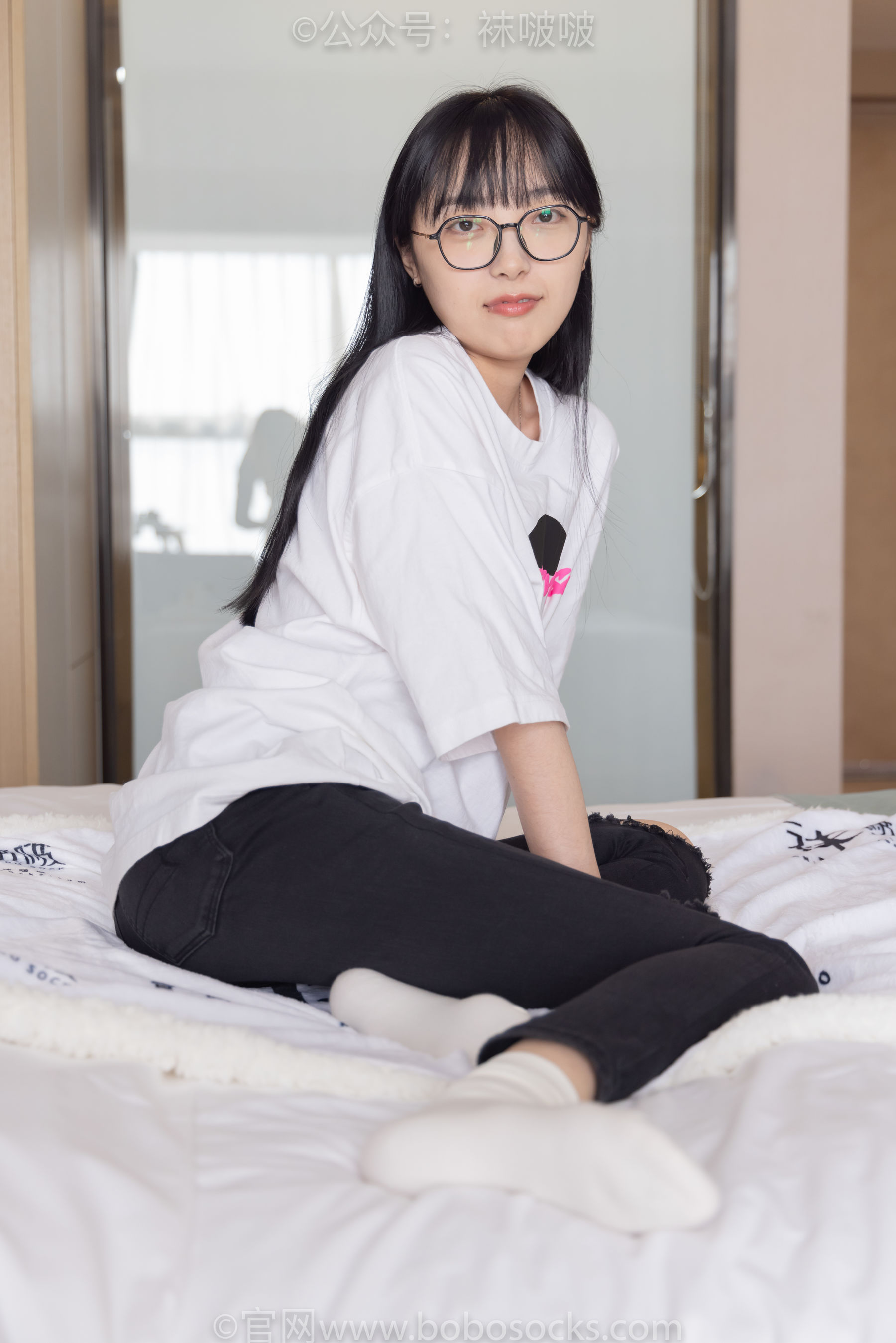 BoBoSocks袜啵啵 No.055 稚予-斯凯奇运动鞋、白棉袜、黑棉袜