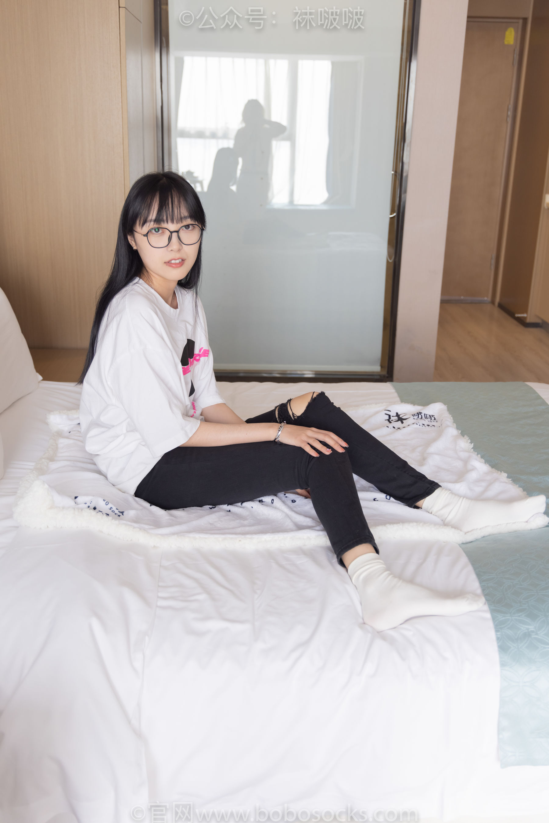 BoBoSocks袜啵啵 No.055 稚予-斯凯奇运动鞋、白棉袜、黑棉袜