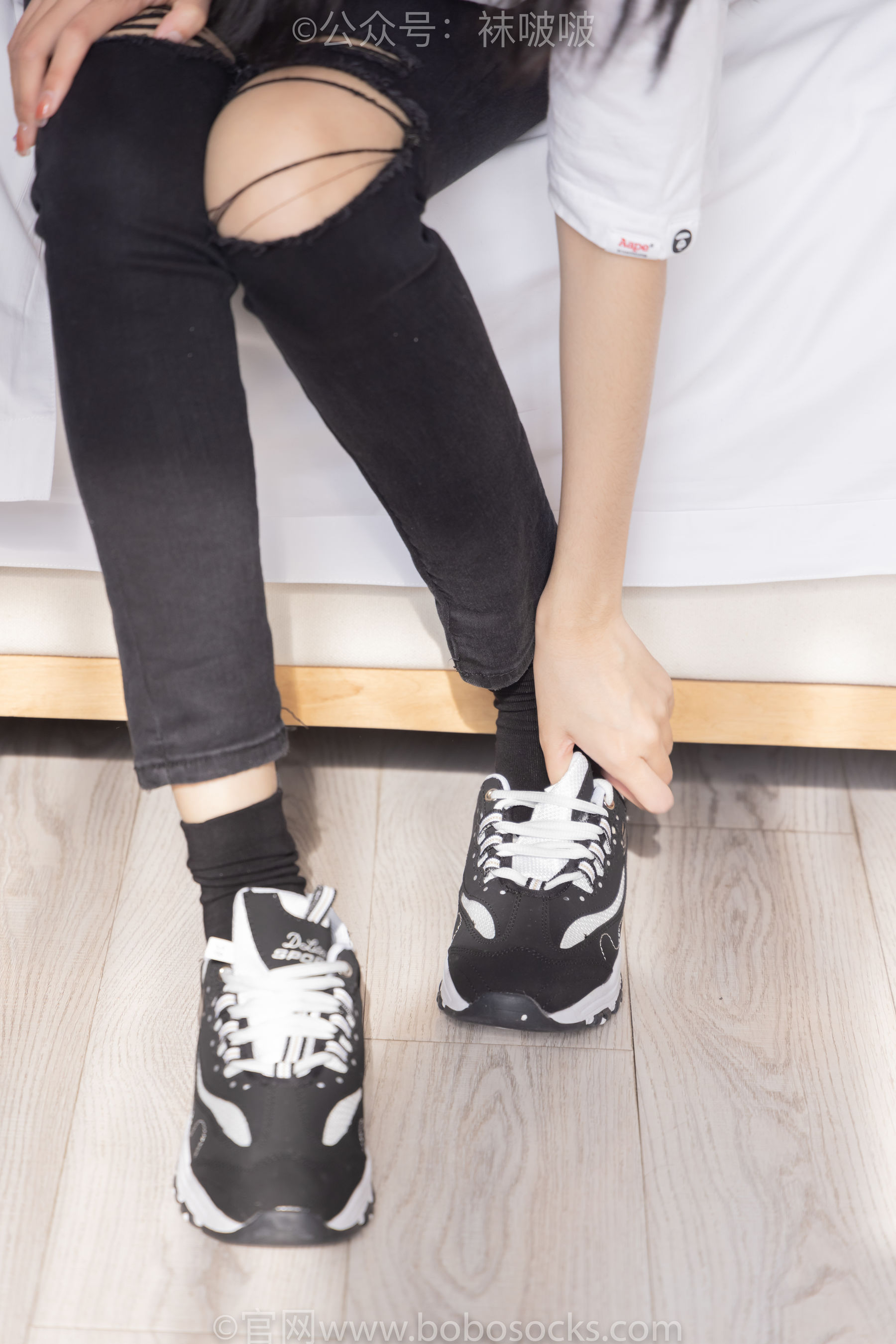 BoBoSocks袜啵啵 No.055 稚予-斯凯奇运动鞋、白棉袜、黑棉袜