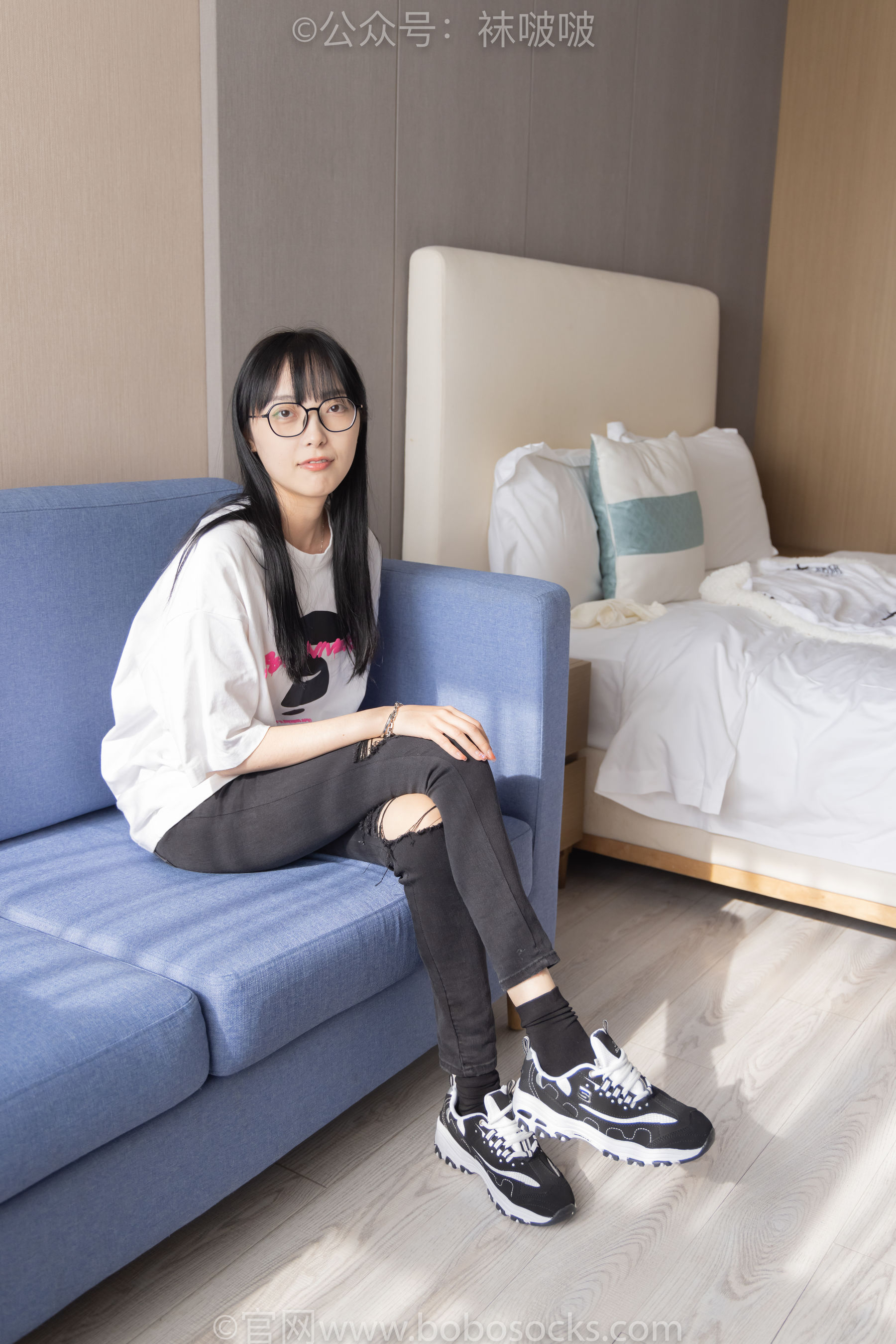 BoBoSocks袜啵啵 No.055 稚予-斯凯奇运动鞋、白棉袜、黑棉袜