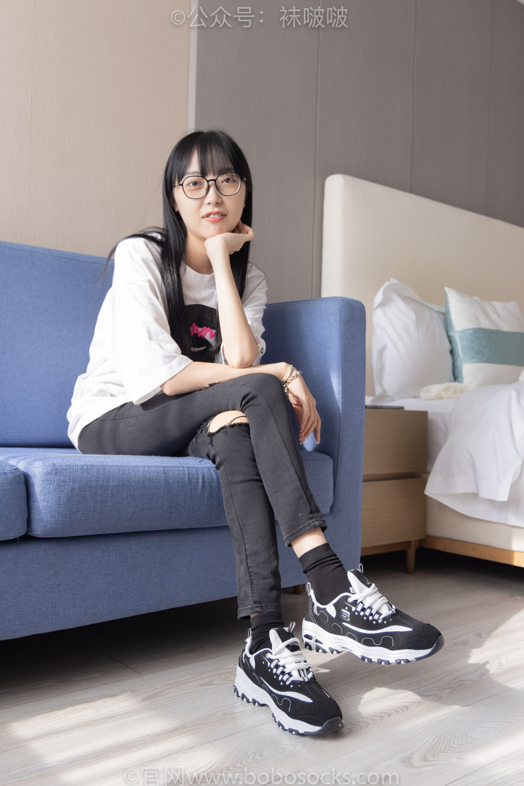BoBoSocks袜啵啵 No.055 稚予-斯凯奇运动鞋、白棉袜、黑棉袜