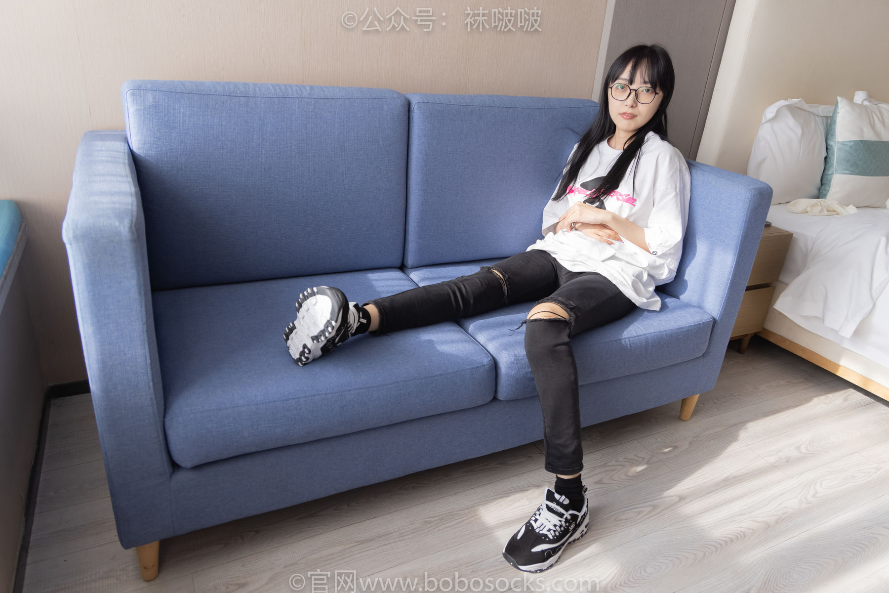 BoBoSocks袜啵啵 No.055 稚予-斯凯奇运动鞋、白棉袜、黑棉袜
