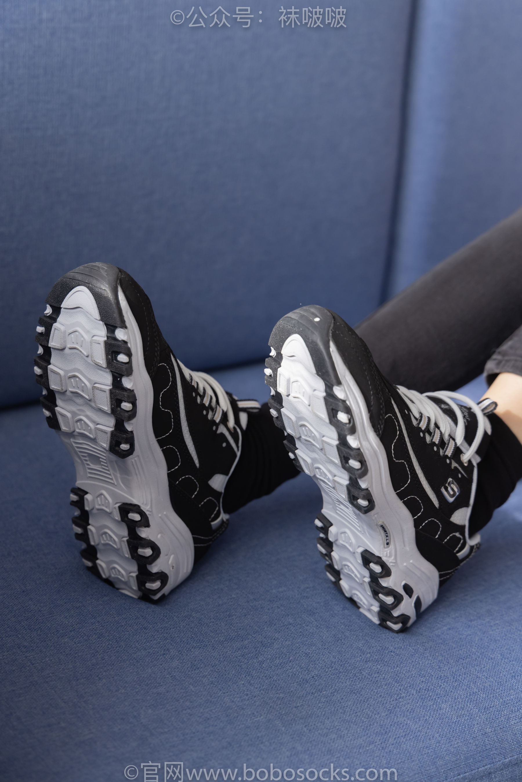 BoBoSocks袜啵啵 No.055 稚予-斯凯奇运动鞋、白棉袜、黑棉袜