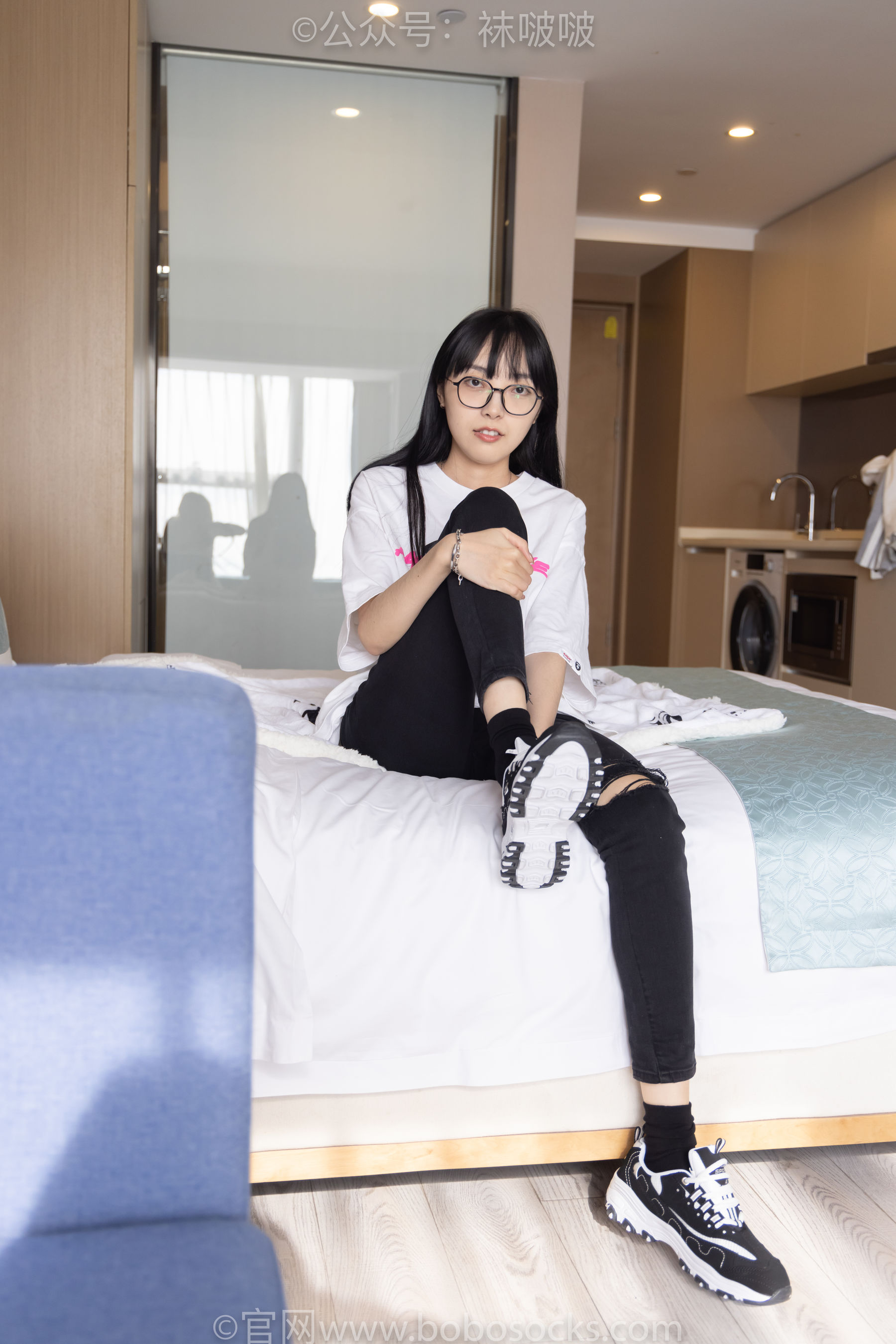 BoBoSocks袜啵啵 No.055 稚予-斯凯奇运动鞋、白棉袜、黑棉袜