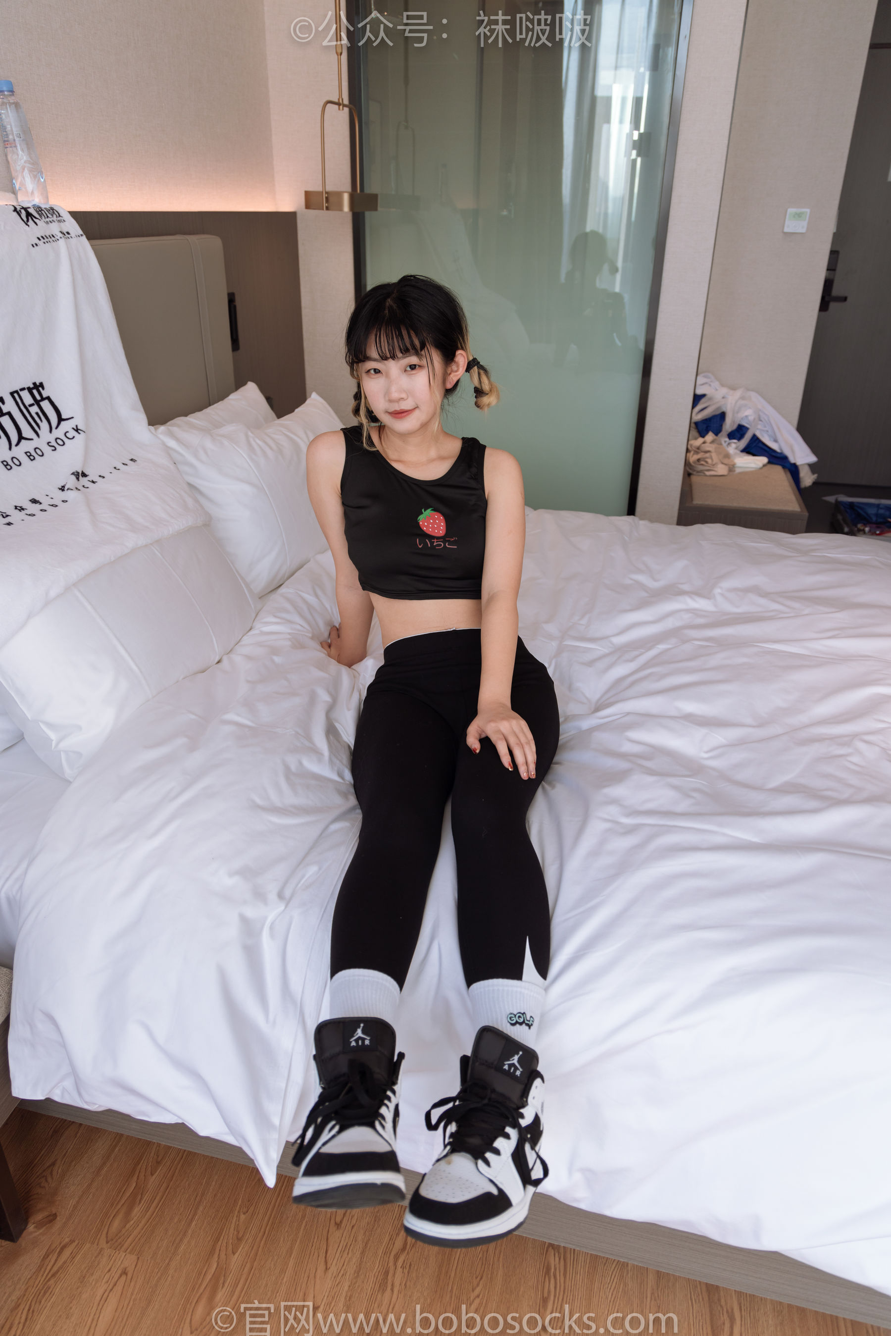 BoBoSocks袜啵啵 No.059 砂糖-AJ板鞋、白棉袜、裸足