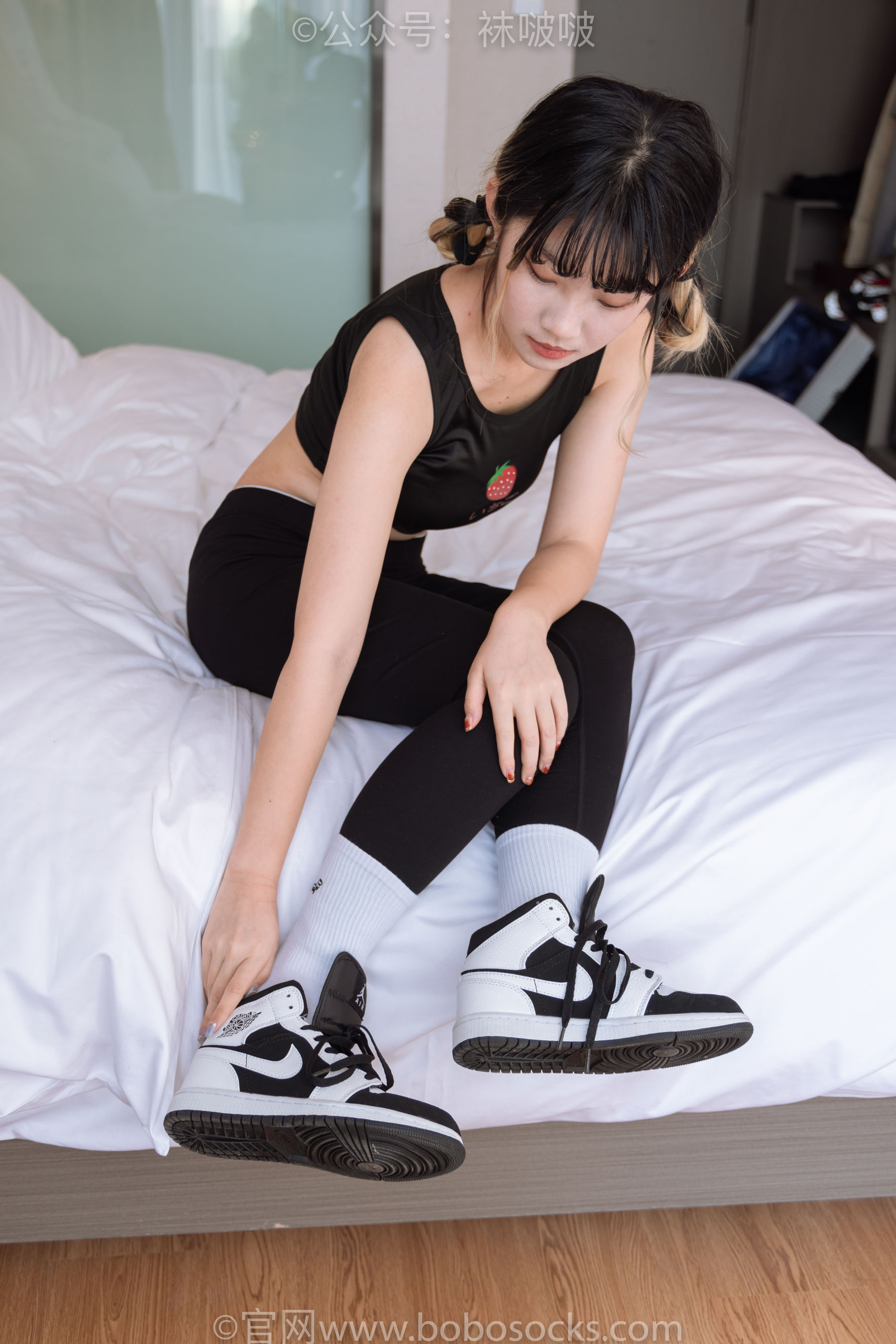 BoBoSocks袜啵啵 No.059 砂糖-AJ板鞋、白棉袜、裸足