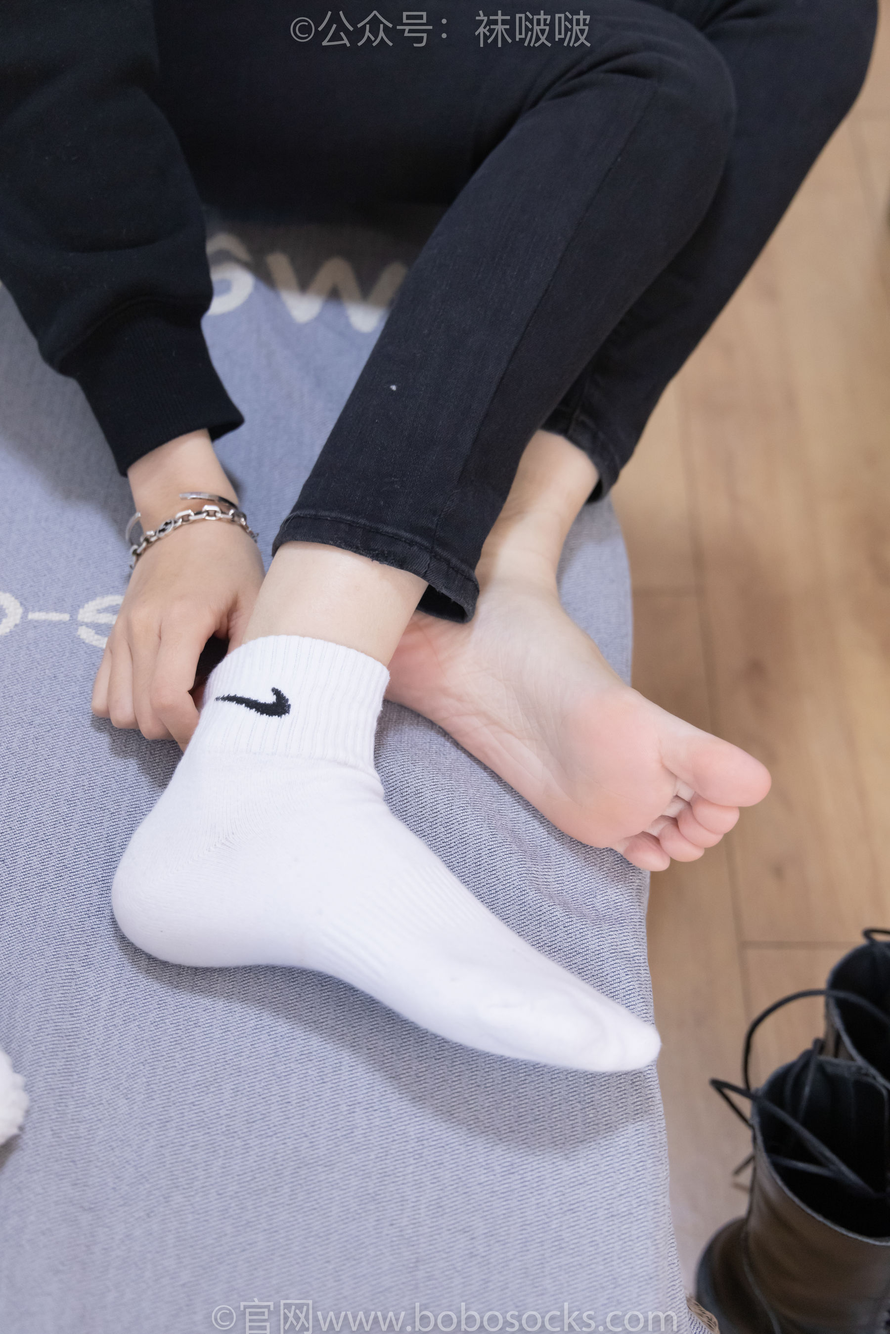 BoBoSocks袜啵啵 No.061 稚予-短靴、白棉袜、裸足