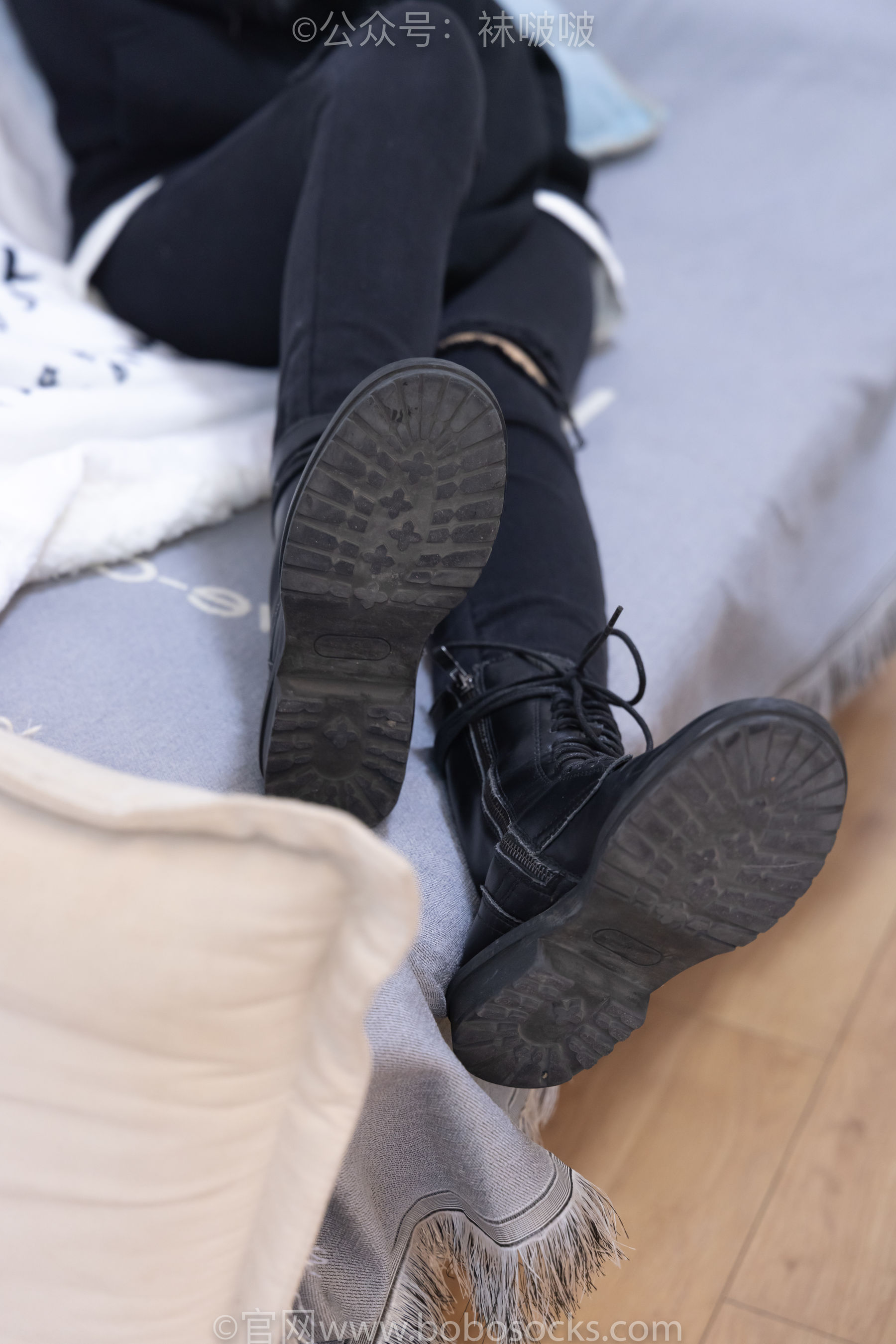 BoBoSocks袜啵啵 No.061 稚予-短靴、白棉袜、裸足