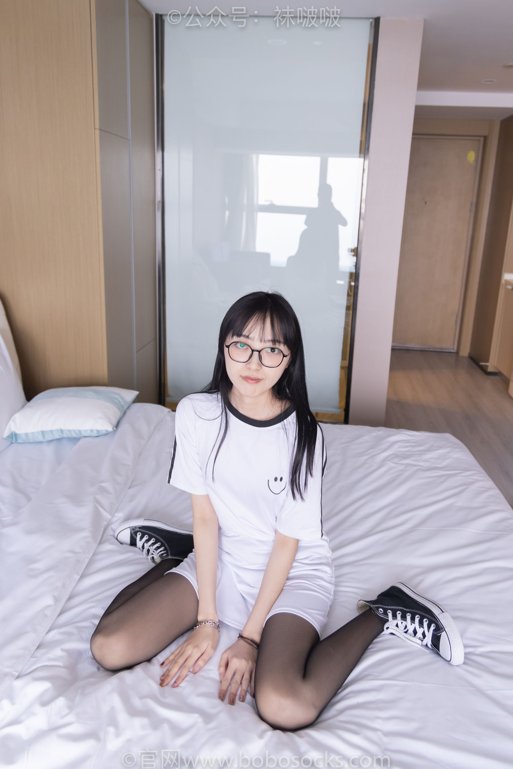 BoBoSocks袜啵啵 No.067 稚予-匡威帆布鞋、黑丝