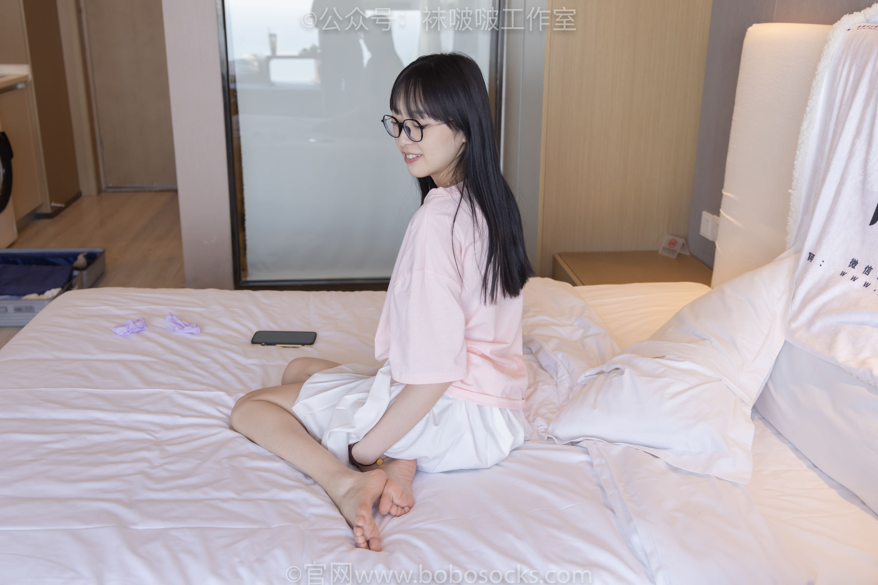 BoBoSocks袜啵啵 No.091 稚予-板鞋、淡粉色船袜、黑色船袜、裸足