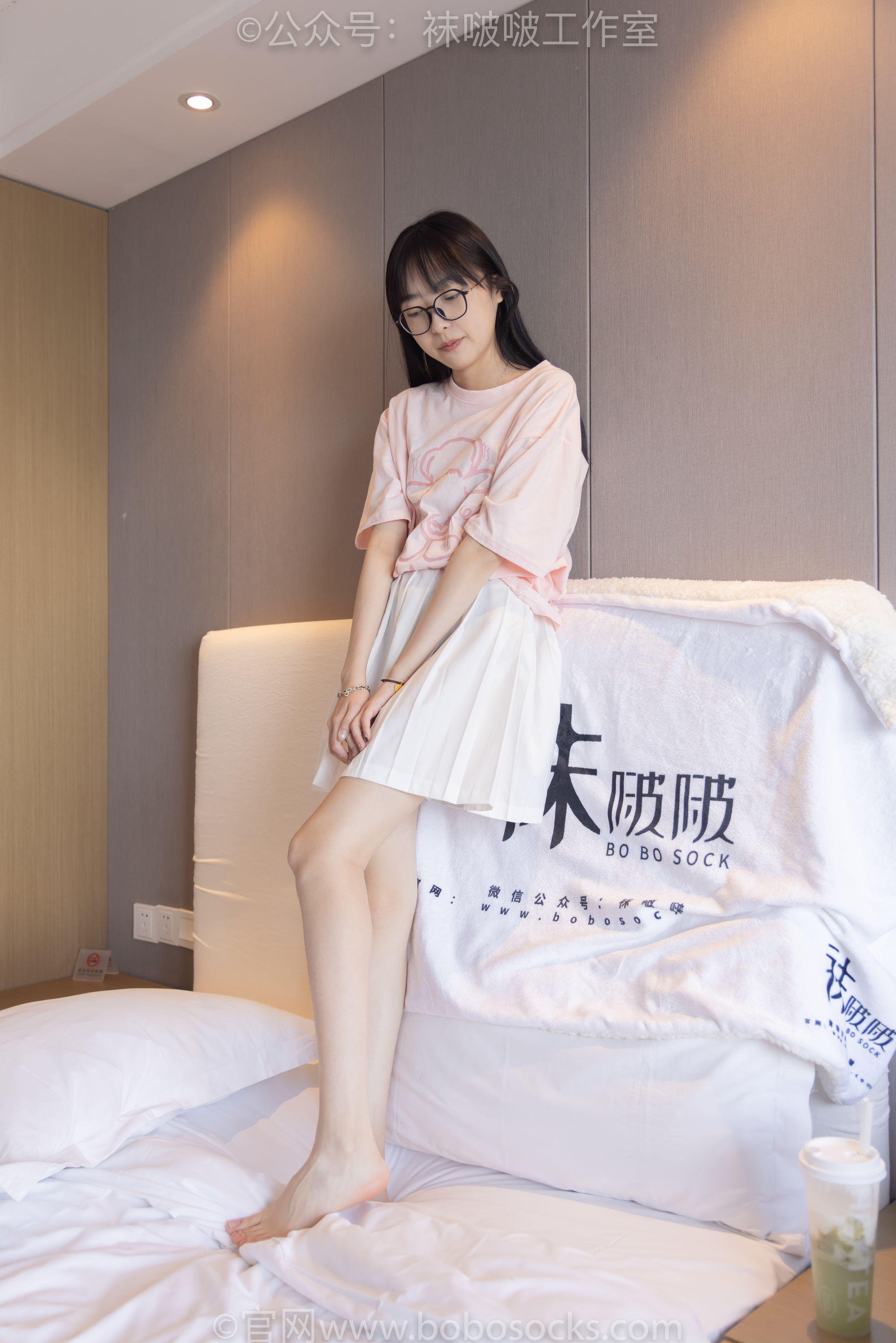BoBoSocks袜啵啵 No.091 稚予-板鞋、淡粉色船袜、黑色船袜、裸足