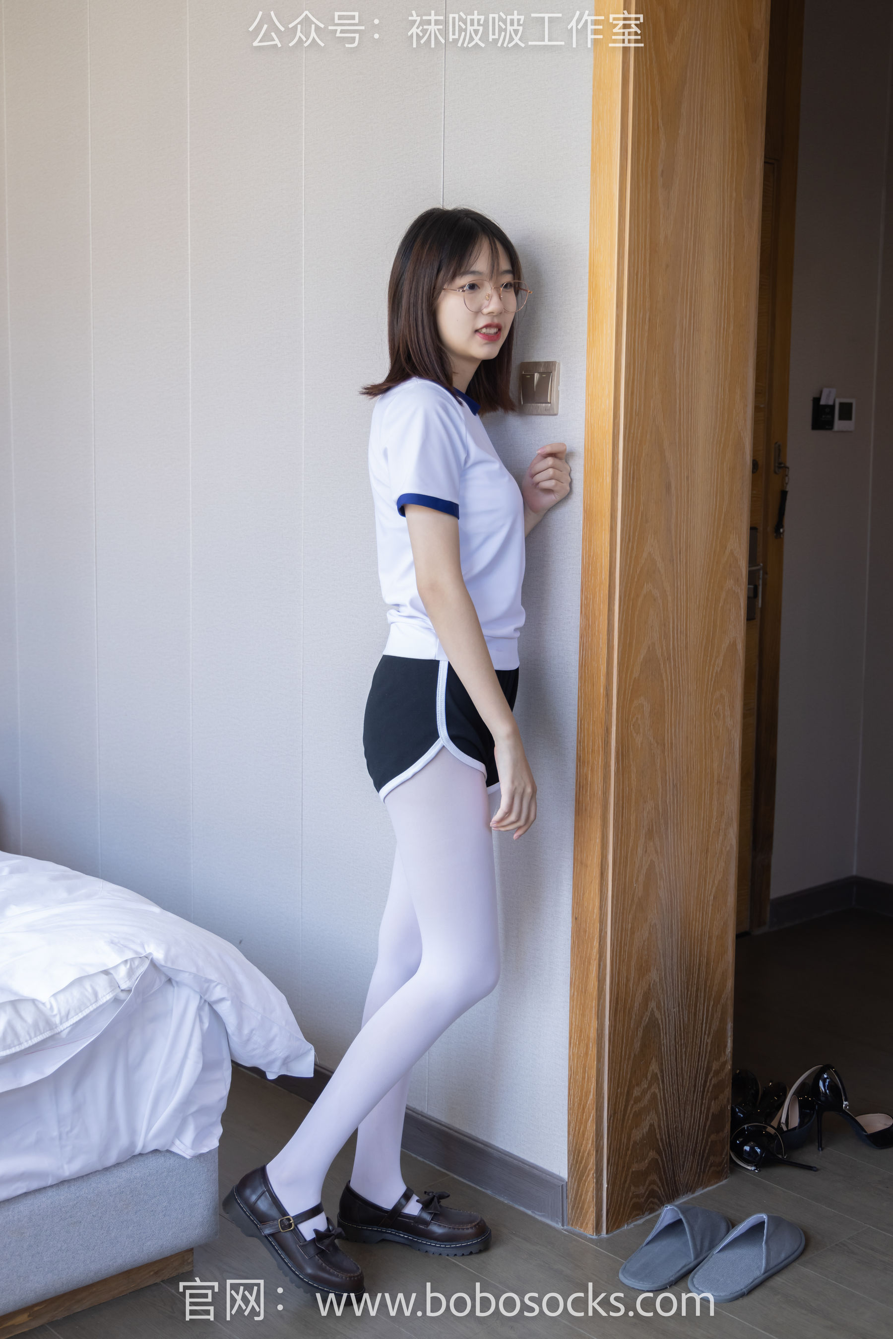 BoBoSocks袜啵啵 No.108 小甜豆-皮鞋、厚白丝、踩奶油蛋糕剧情