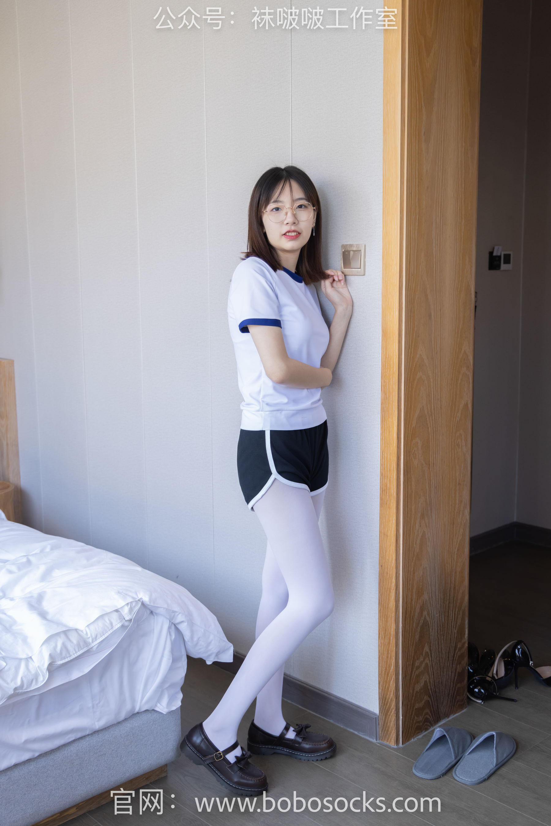 BoBoSocks袜啵啵 No.108 小甜豆-皮鞋、厚白丝、踩奶油蛋糕剧情