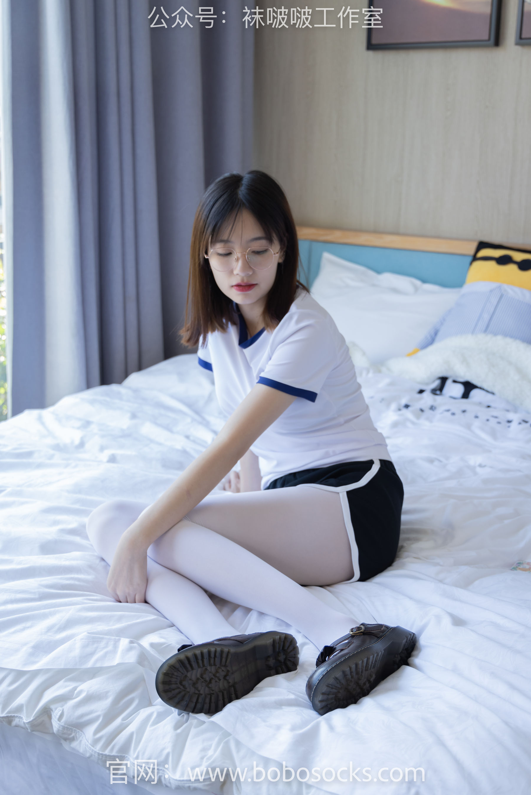 BoBoSocks袜啵啵 No.108 小甜豆-皮鞋、厚白丝、踩奶油蛋糕剧情