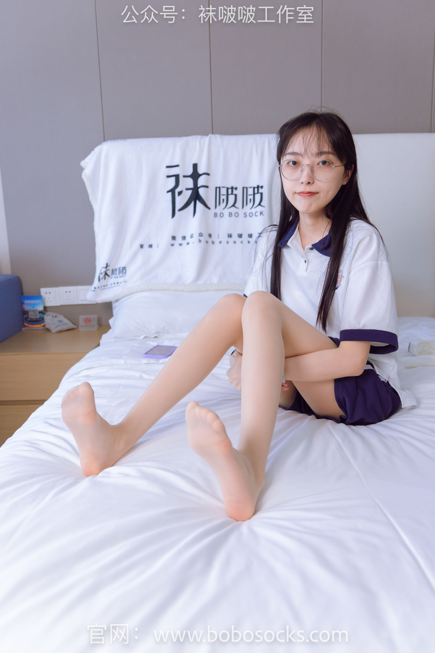 BoBoSocks袜啵啵 No.118 稚予-运动鞋、白棉袜、肉丝、踩小熊玩偶