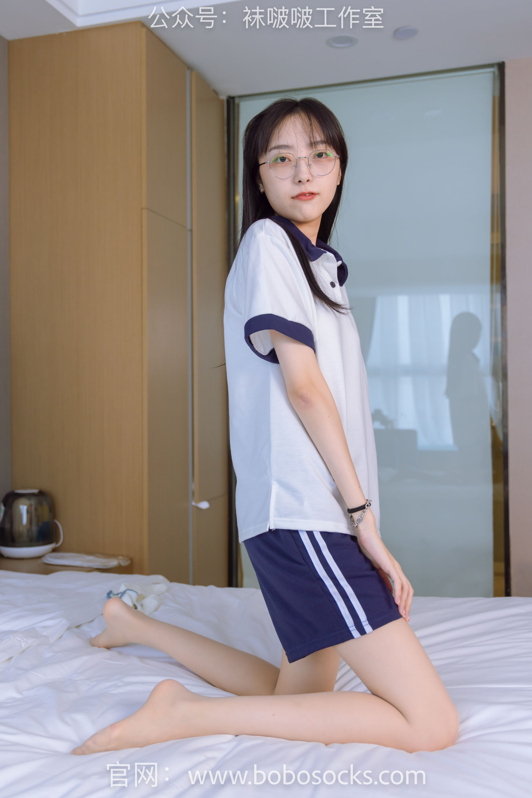 BoBoSocks袜啵啵 No.118 稚予-运动鞋、白棉袜、肉丝、踩小熊玩偶