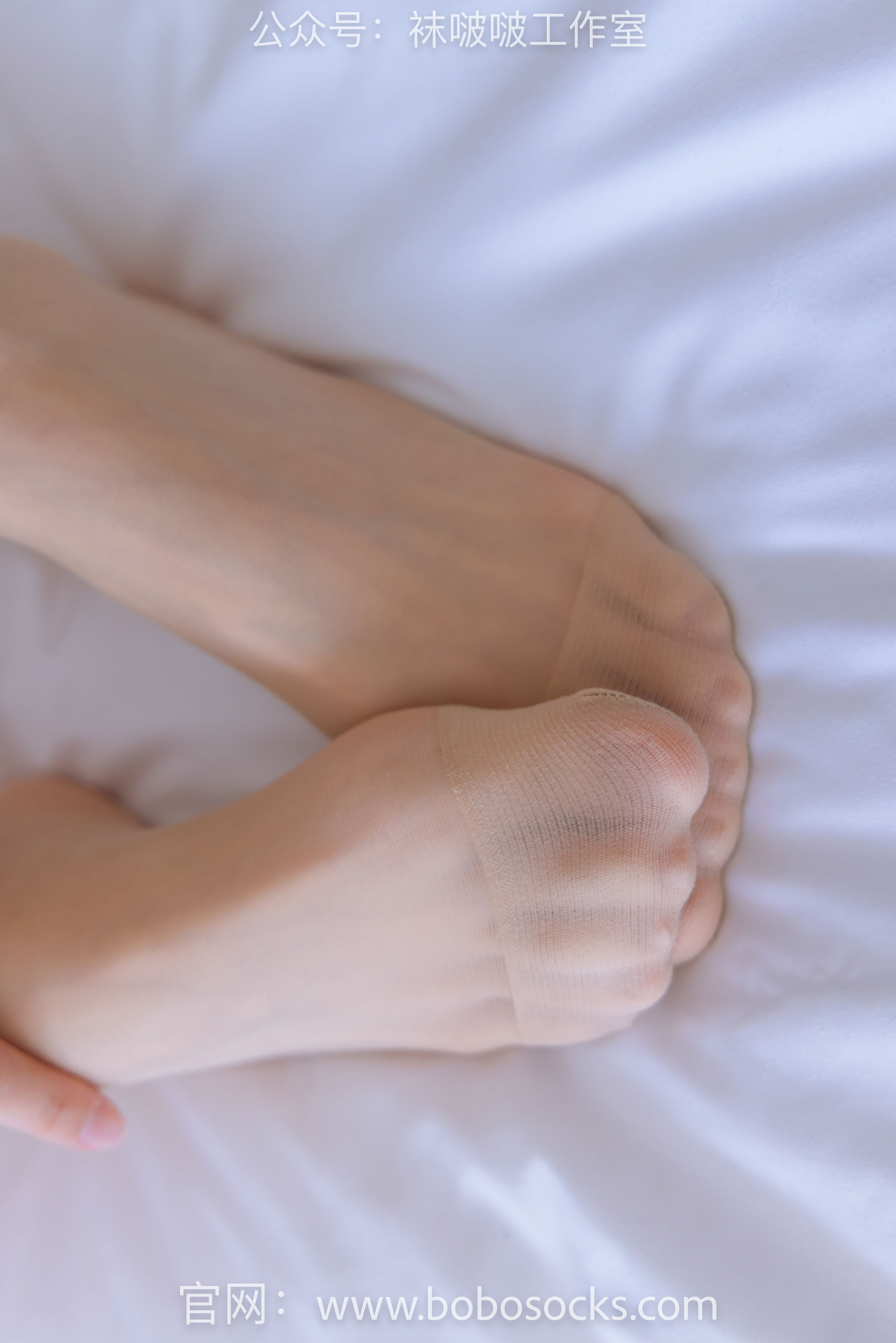 BoBoSocks袜啵啵 No.118 稚予-运动鞋、白棉袜、肉丝、踩小熊玩偶
